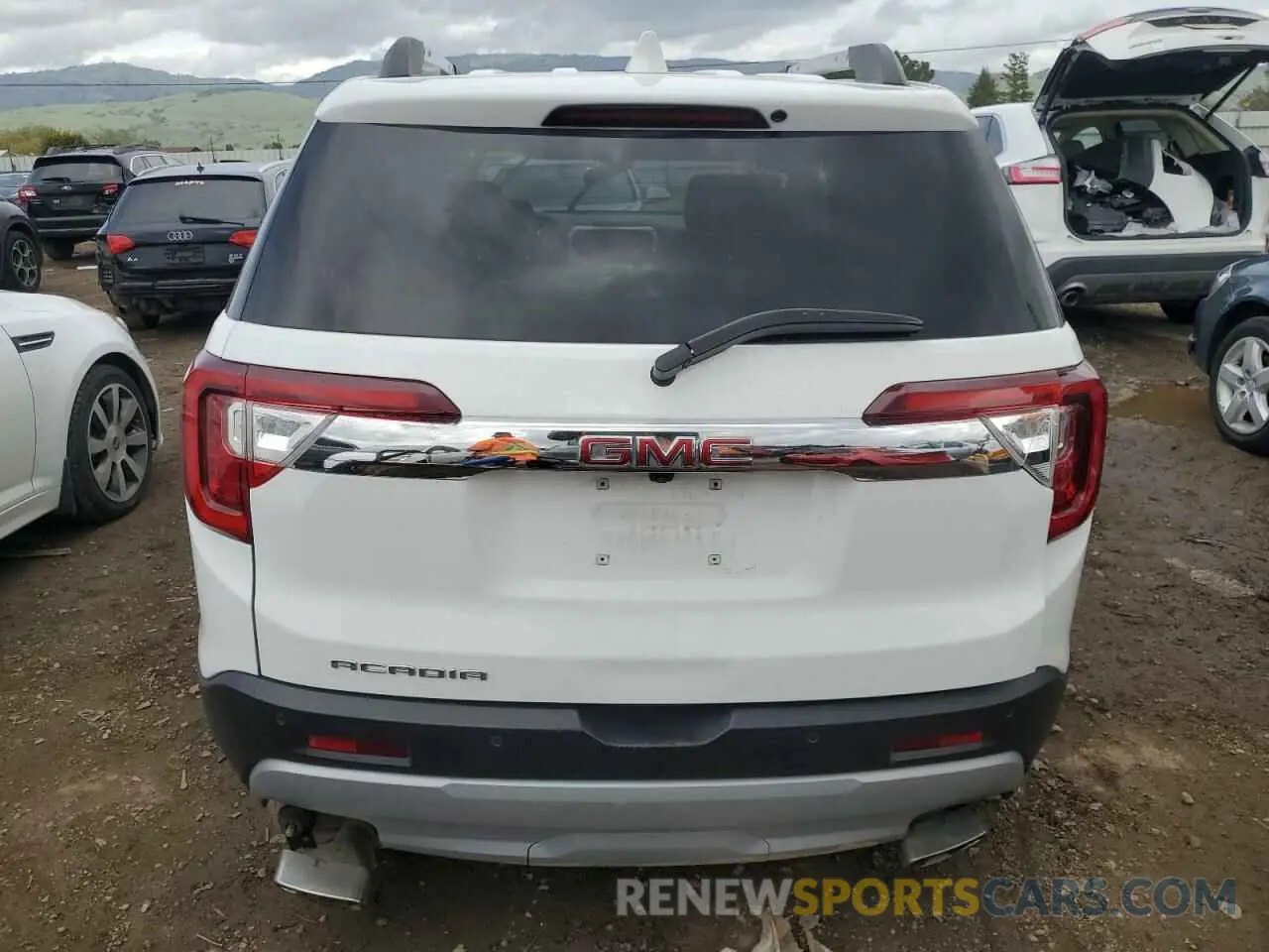6 Photograph of a damaged car 1GKKNML40PZ126966 GMC ACADIA 2023
