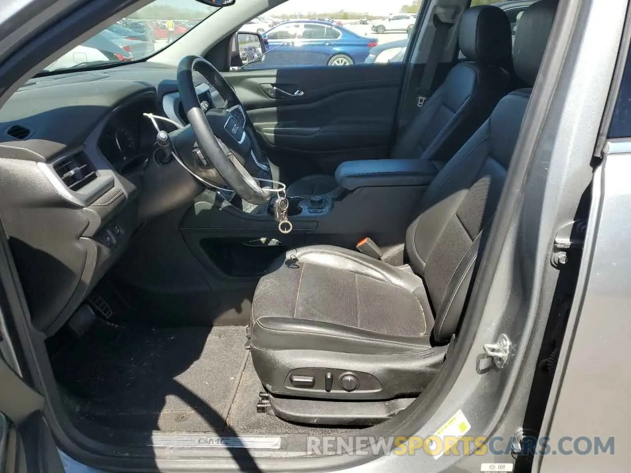 7 Photograph of a damaged car 1GKKNML40PZ231698 GMC ACADIA 2023