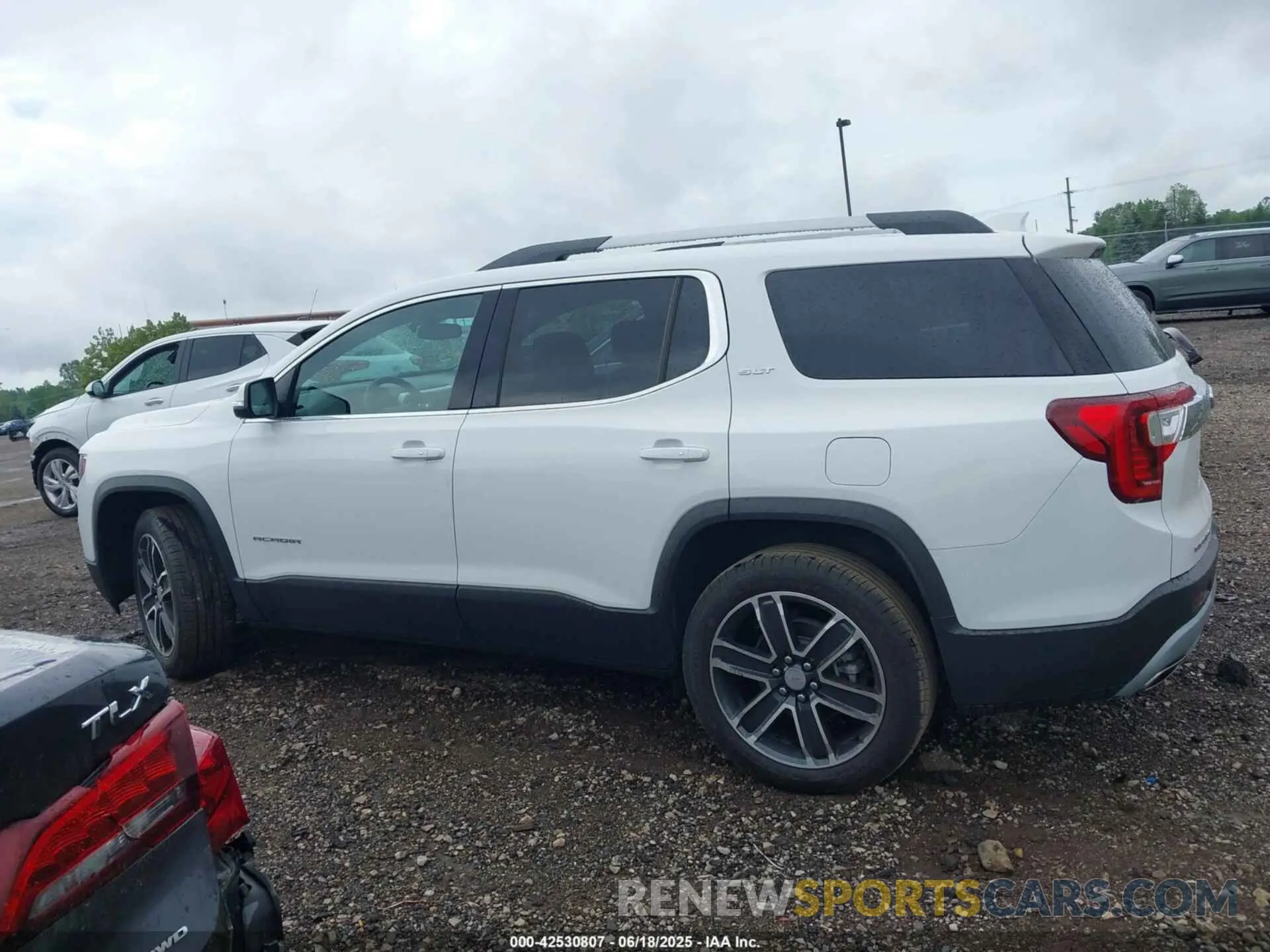 14 Photograph of a damaged car 1GKKNML42PZ138438 GMC ACADIA 2023