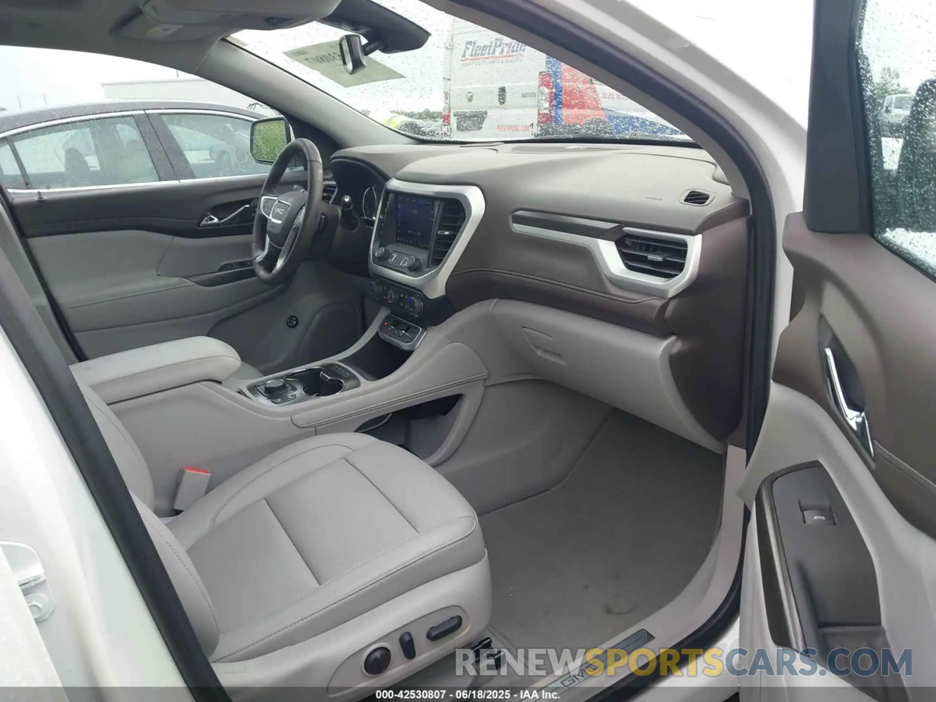 5 Photograph of a damaged car 1GKKNML42PZ138438 GMC ACADIA 2023