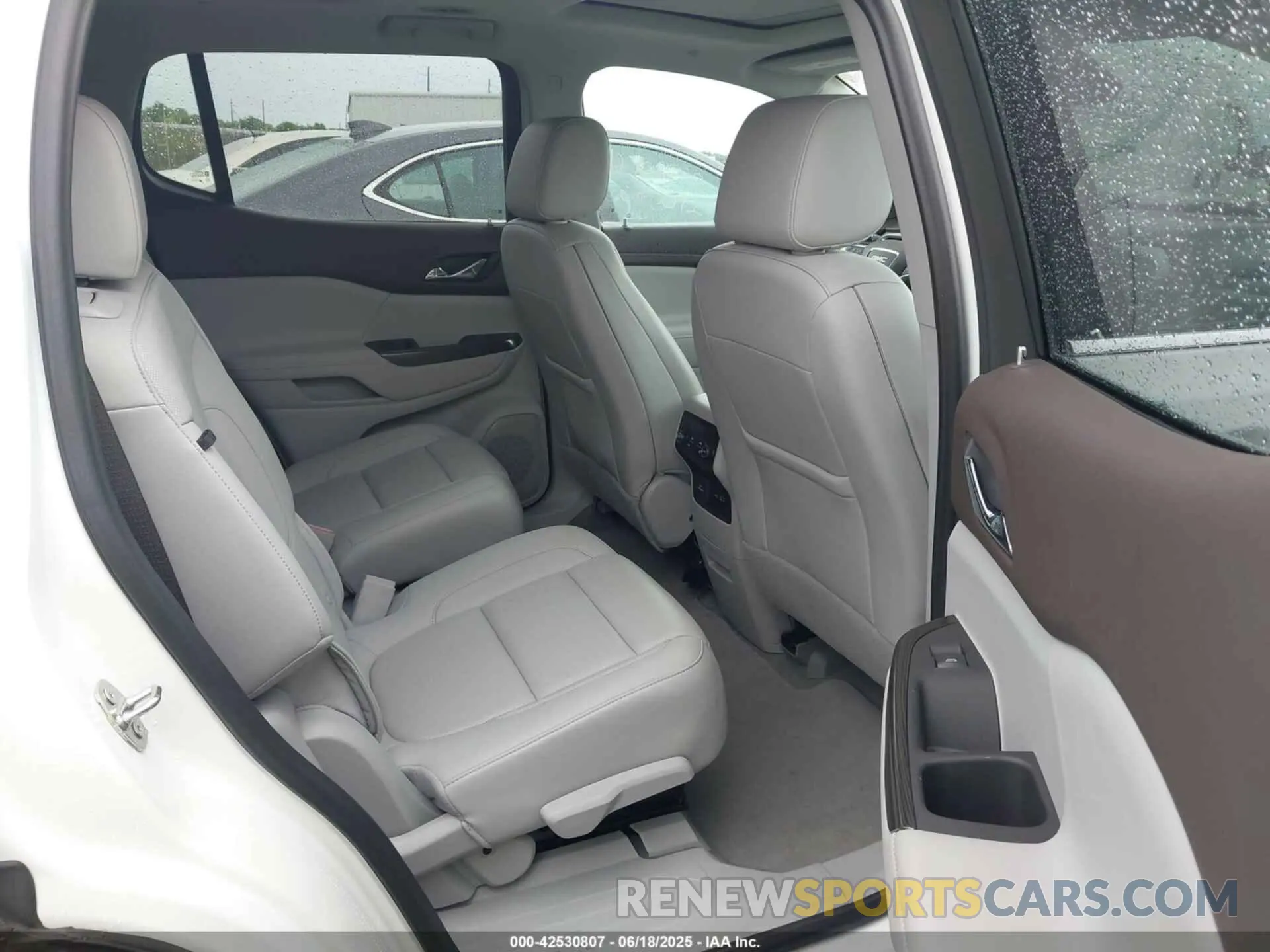 8 Photograph of a damaged car 1GKKNML42PZ138438 GMC ACADIA 2023