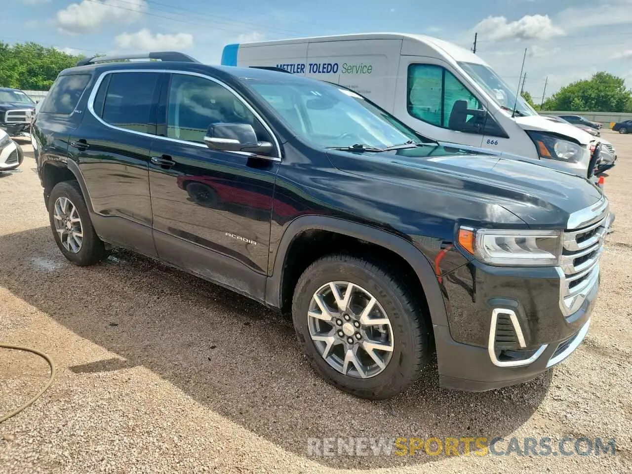 4 Photograph of a damaged car 1GKKNML44PZ236838 GMC ACADIA 2023