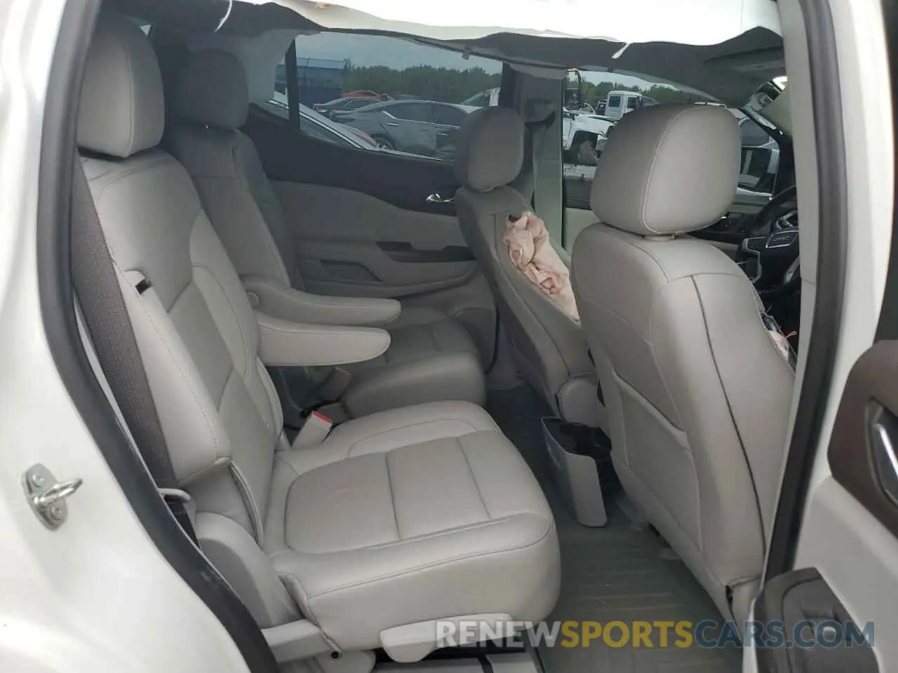 11 Photograph of a damaged car 1GKKNML45PZ100413 GMC ACADIA 2023