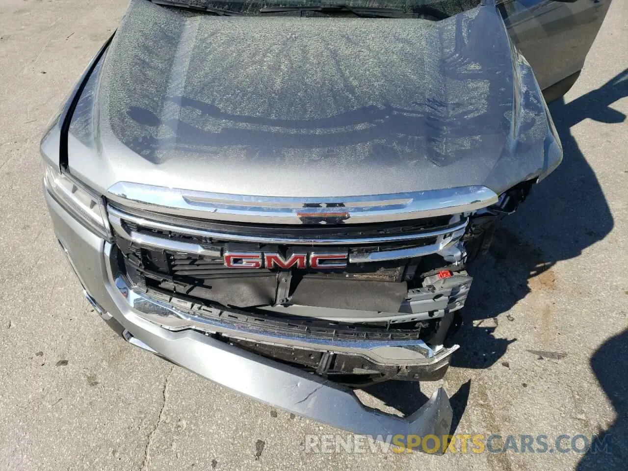 13 Photograph of a damaged car 1GKKNML45PZ238906 GMC ACADIA 2023