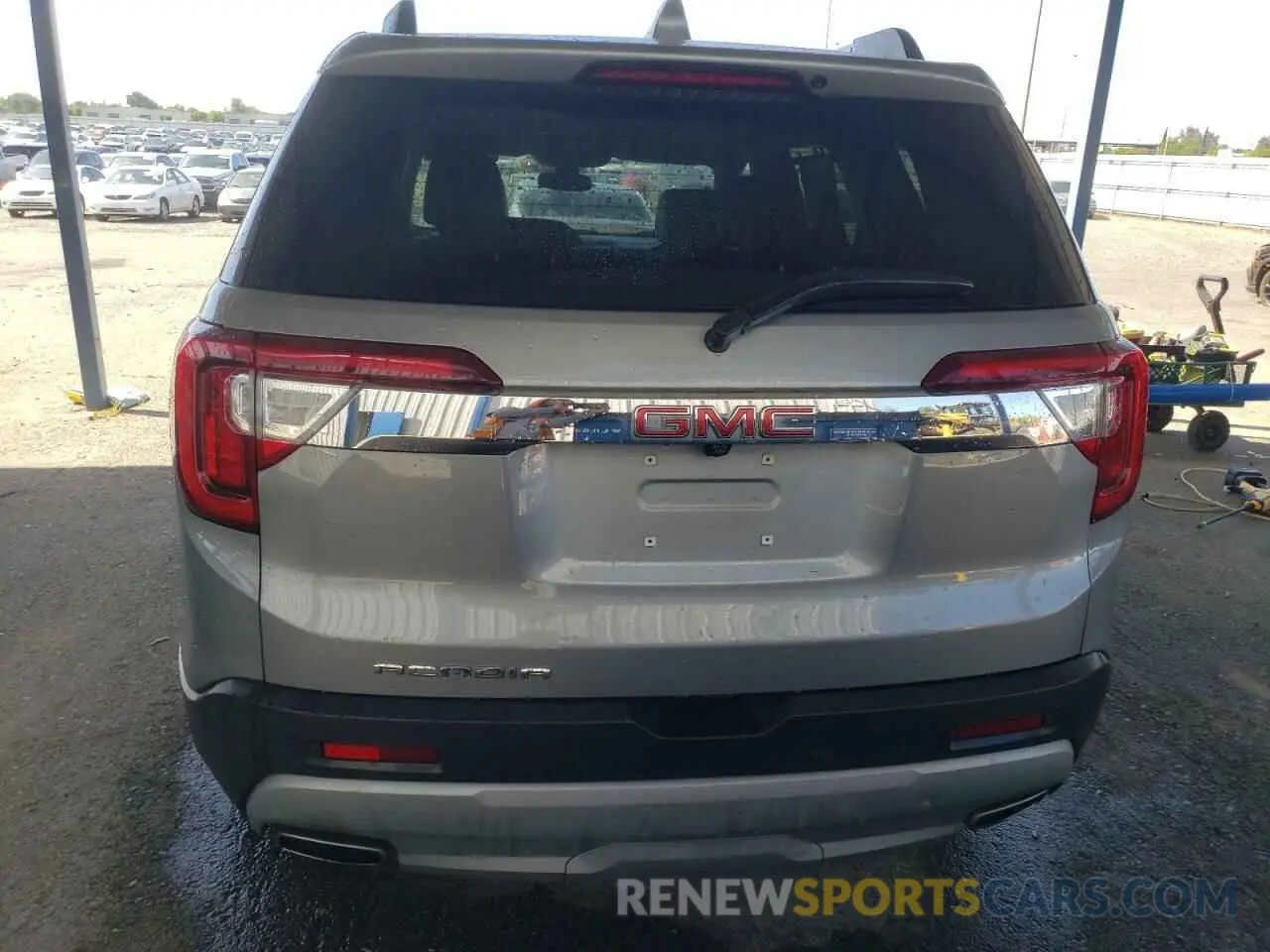 6 Photograph of a damaged car 1GKKNML46PZ116152 GMC ACADIA 2023