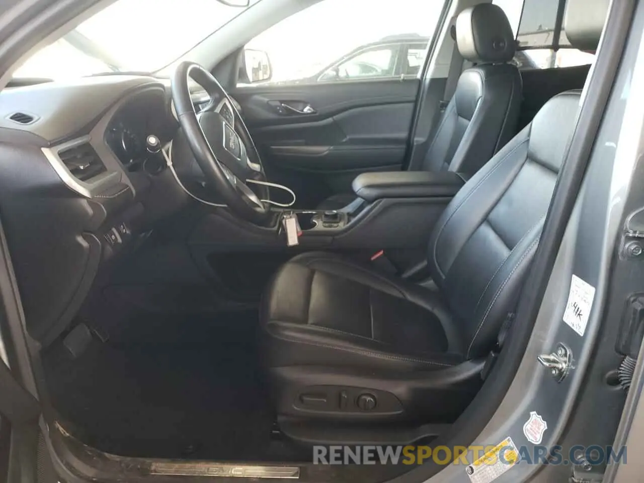 7 Photograph of a damaged car 1GKKNML46PZ116152 GMC ACADIA 2023