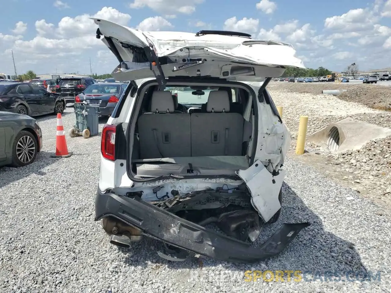 6 Photograph of a damaged car 1GKKNML46PZ155713 GMC ACADIA 2023
