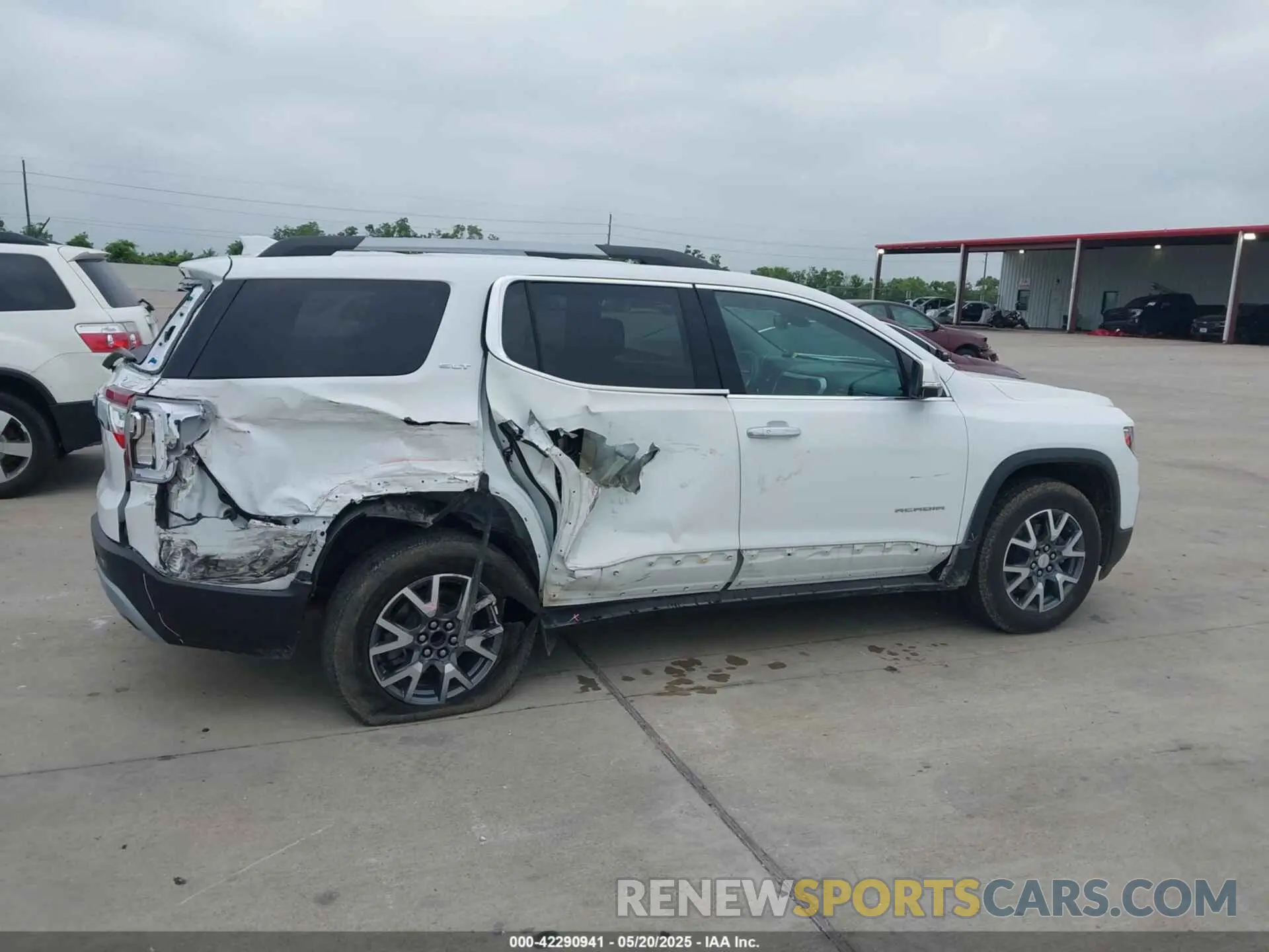 13 Photograph of a damaged car 1GKKNML46PZ161513 GMC ACADIA 2023