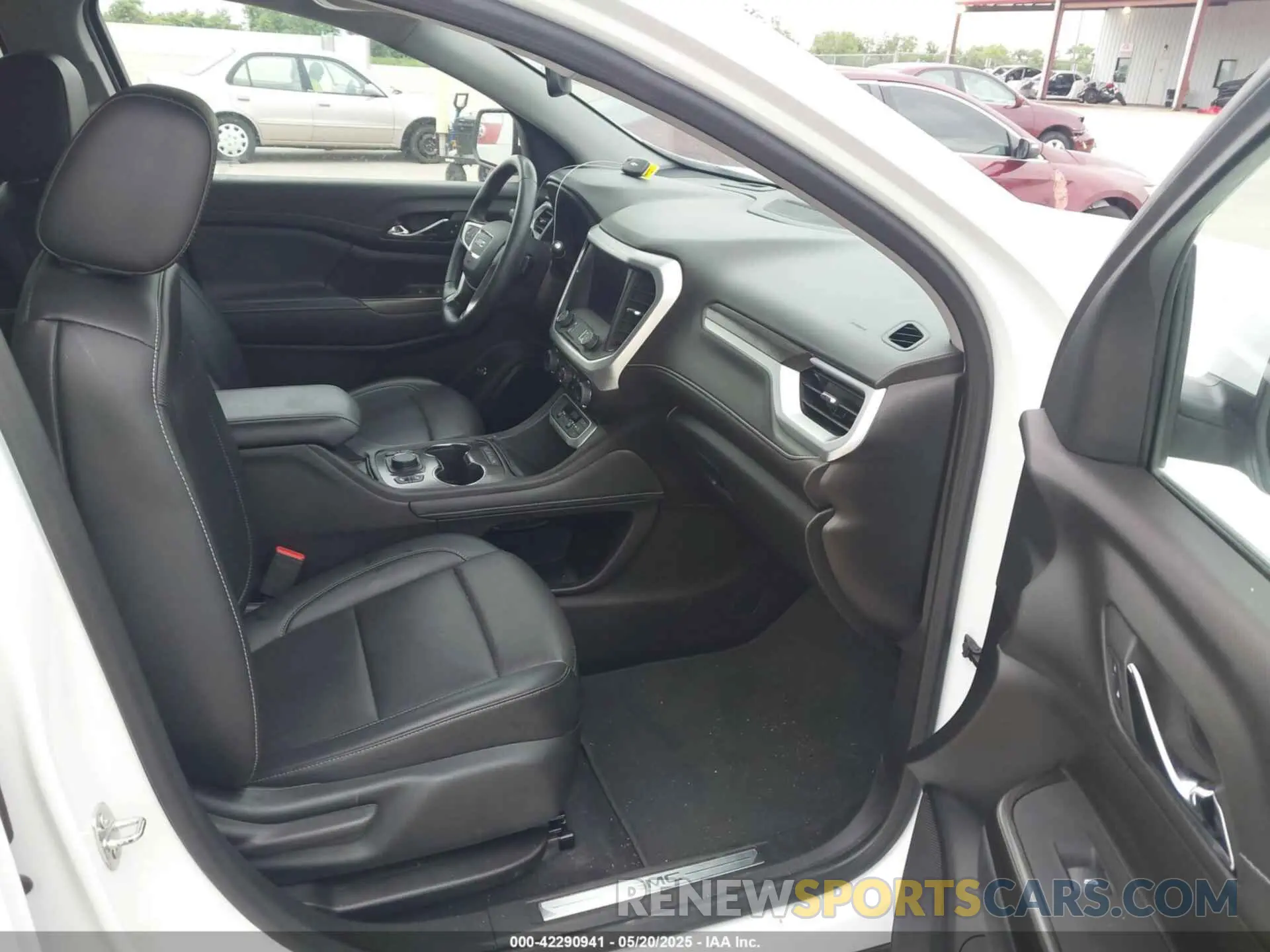 5 Photograph of a damaged car 1GKKNML46PZ161513 GMC ACADIA 2023