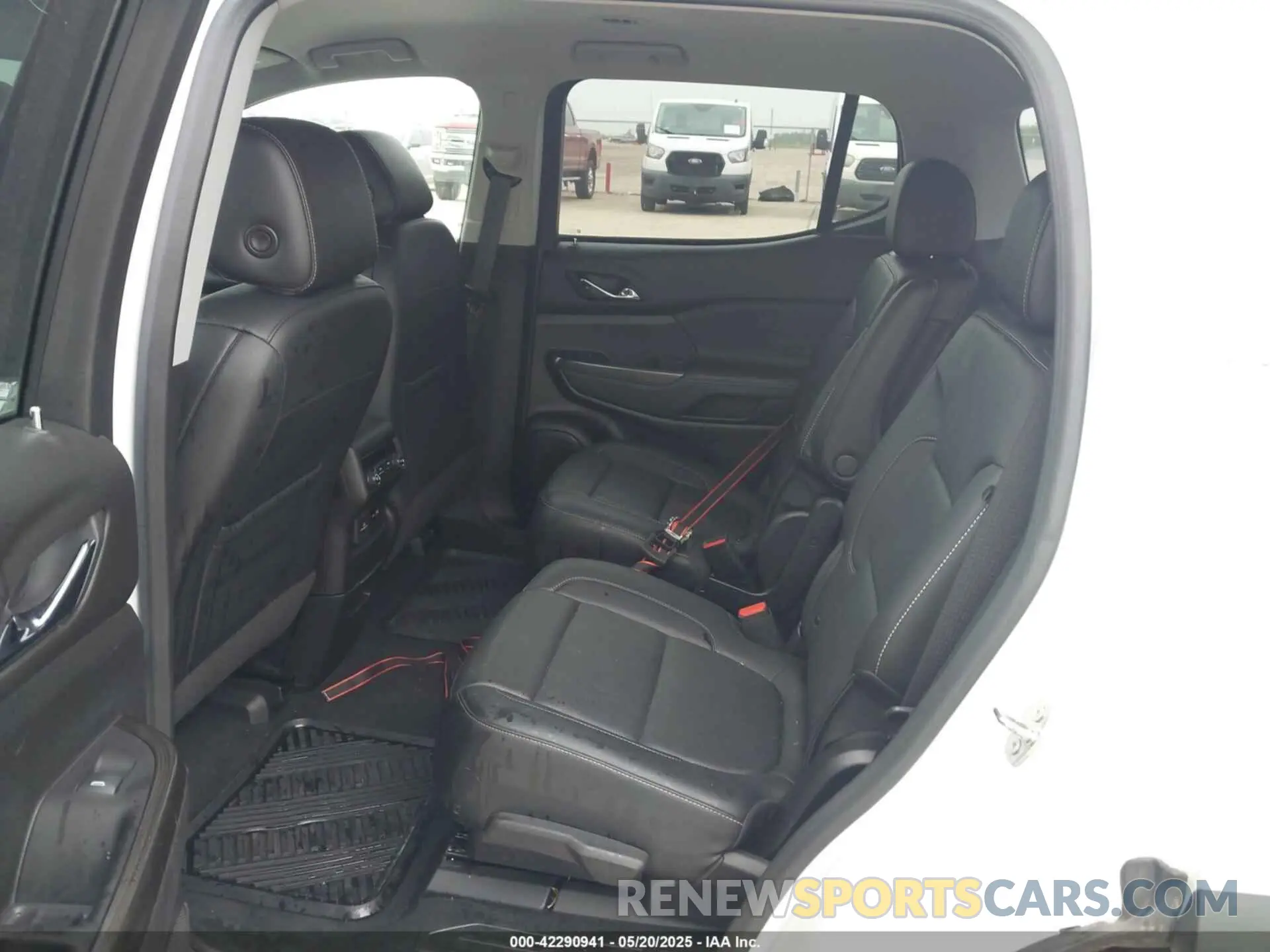 8 Photograph of a damaged car 1GKKNML46PZ161513 GMC ACADIA 2023