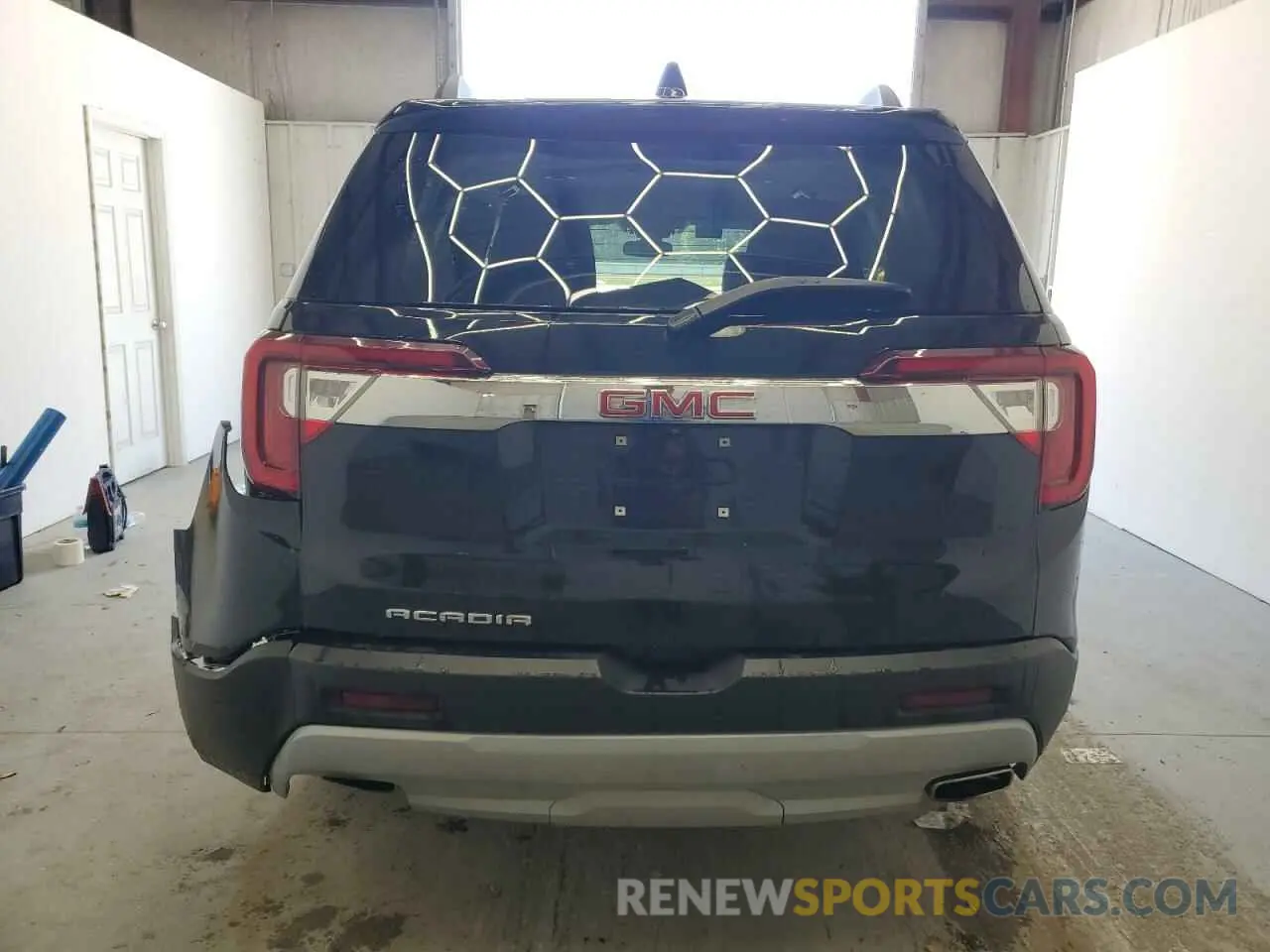 6 Photograph of a damaged car 1GKKNML46PZ242365 GMC ACADIA 2023