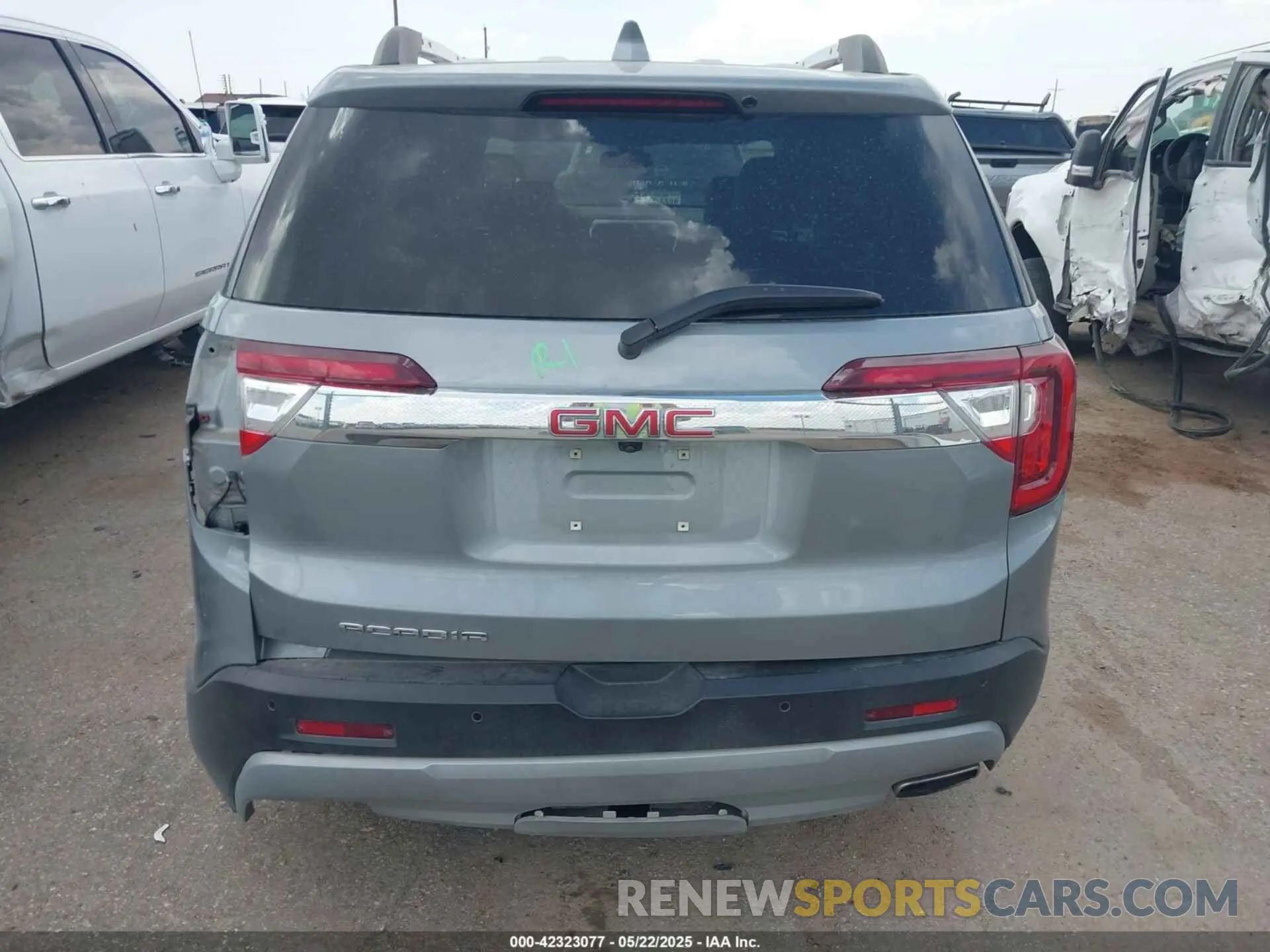 17 Photograph of a damaged car 1GKKNML48PZ163361 GMC ACADIA 2023