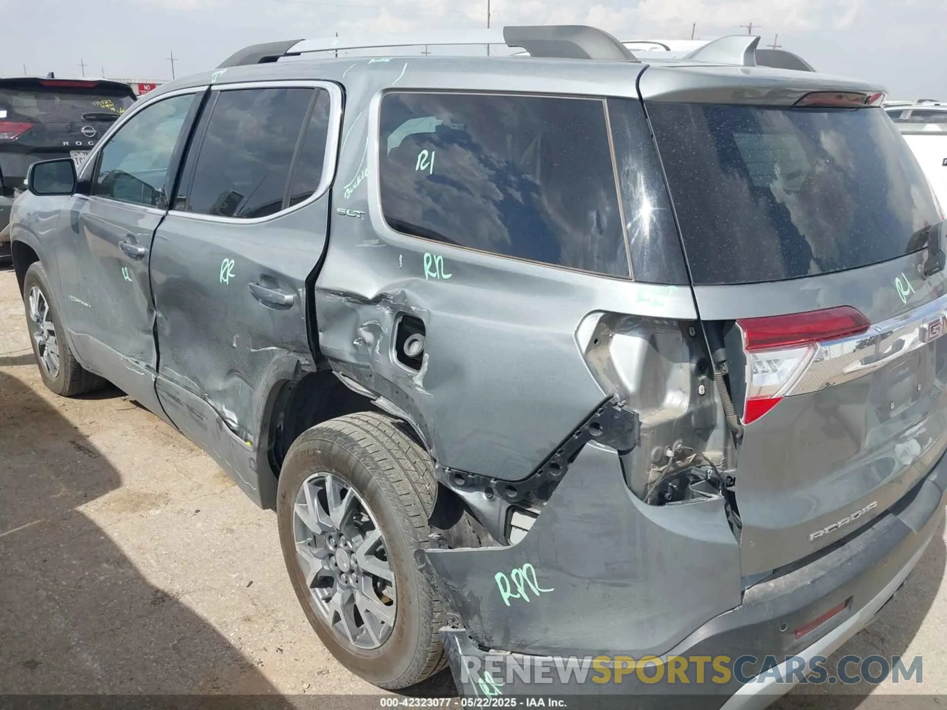 6 Photograph of a damaged car 1GKKNML48PZ163361 GMC ACADIA 2023