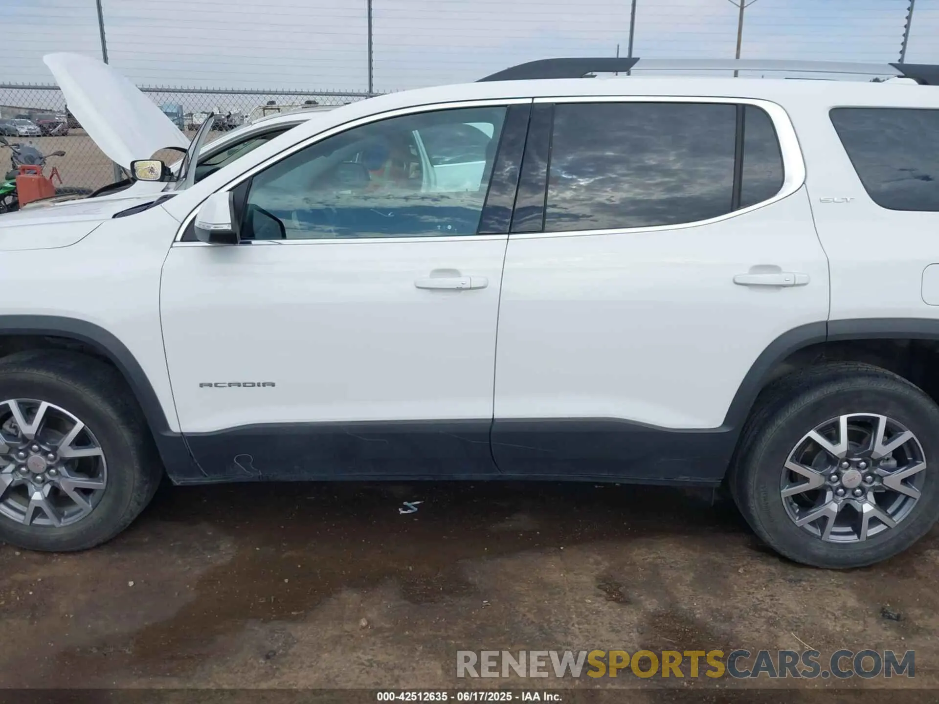 14 Photograph of a damaged car 1GKKNML49PZ218139 GMC ACADIA 2023