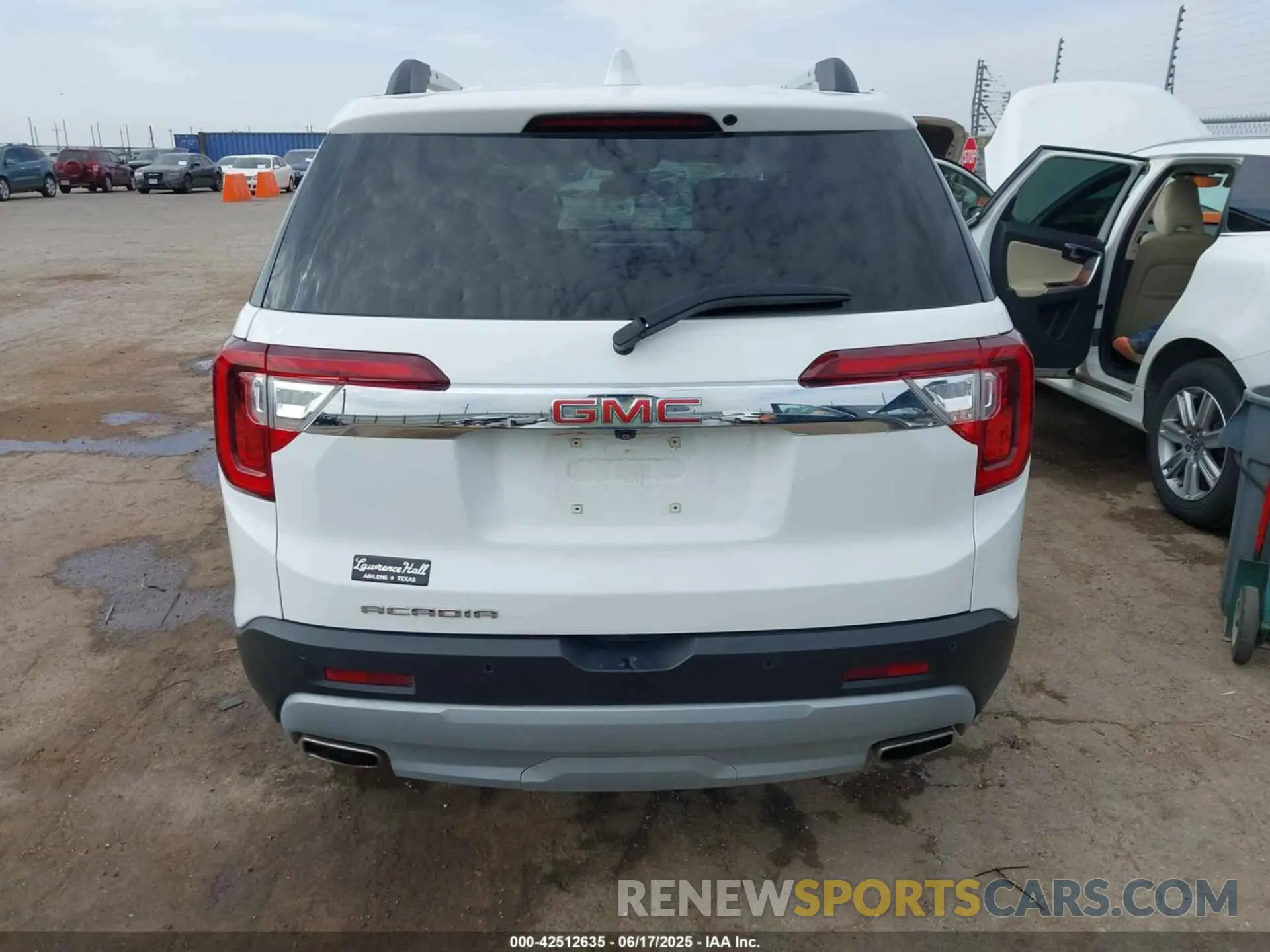 16 Photograph of a damaged car 1GKKNML49PZ218139 GMC ACADIA 2023
