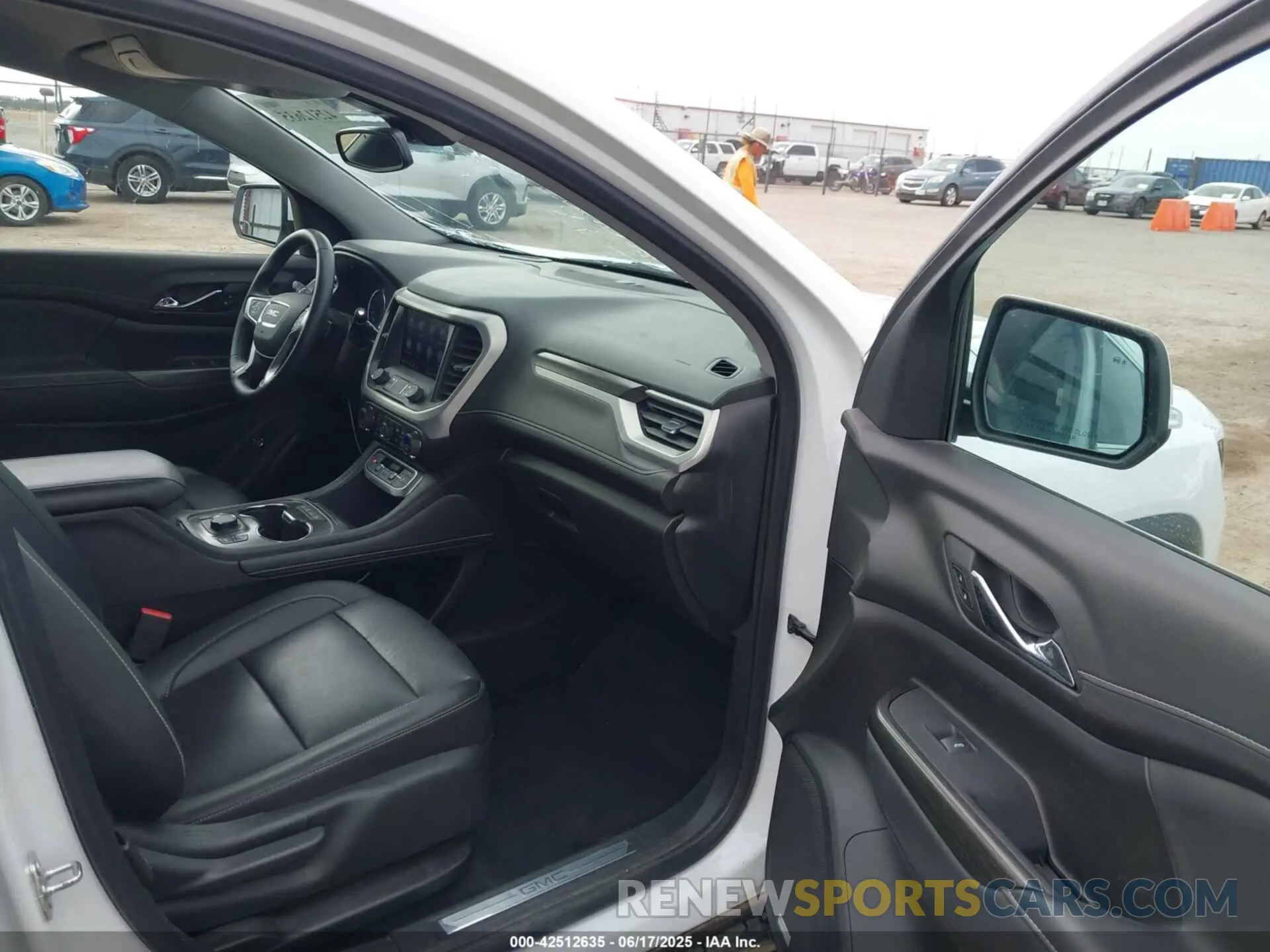 5 Photograph of a damaged car 1GKKNML49PZ218139 GMC ACADIA 2023