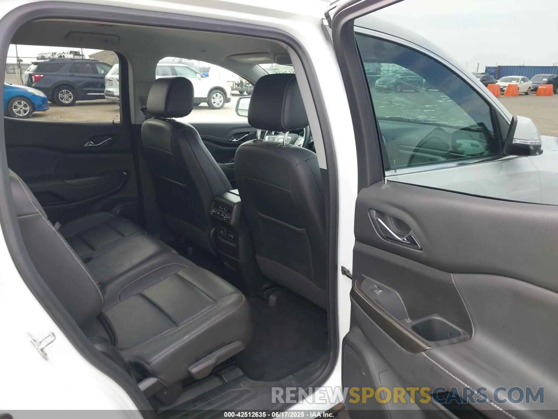 8 Photograph of a damaged car 1GKKNML49PZ218139 GMC ACADIA 2023