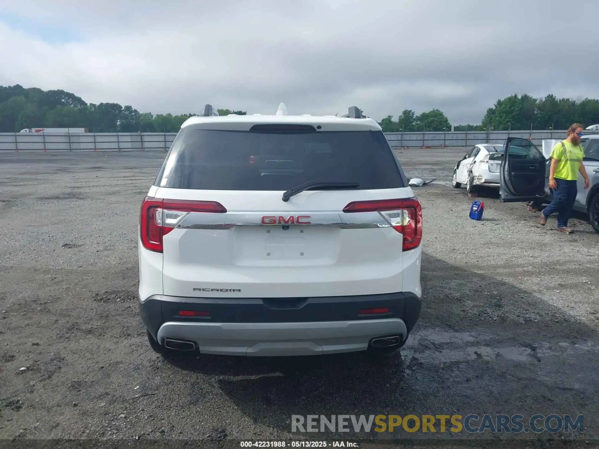 16 Photograph of a damaged car 1GKKNML4XPZ156685 GMC ACADIA 2023
