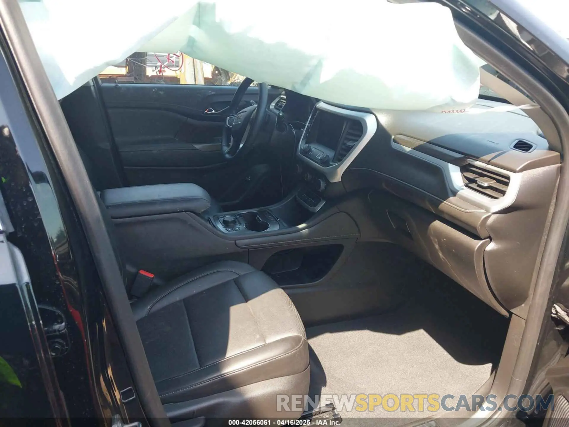 5 Photograph of a damaged car 1GKKNML4XPZ223446 GMC ACADIA 2023