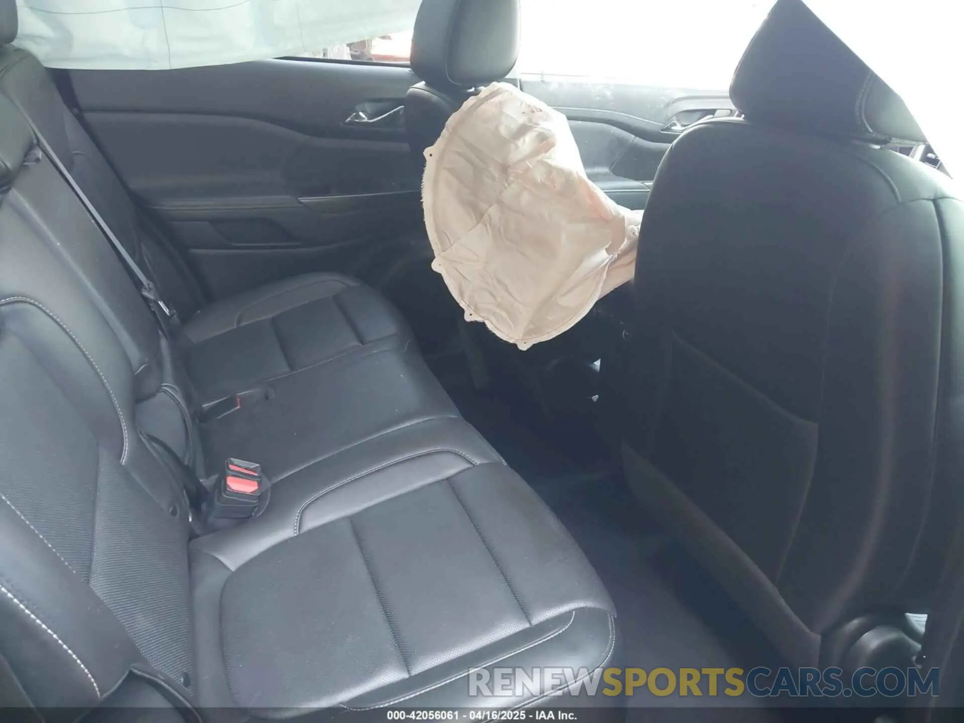 8 Photograph of a damaged car 1GKKNML4XPZ223446 GMC ACADIA 2023