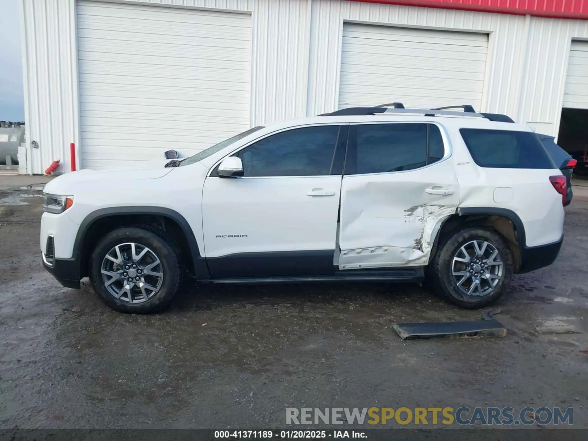 14 Photograph of a damaged car 1GKKNMLS0PZ212549 GMC ACADIA 2023