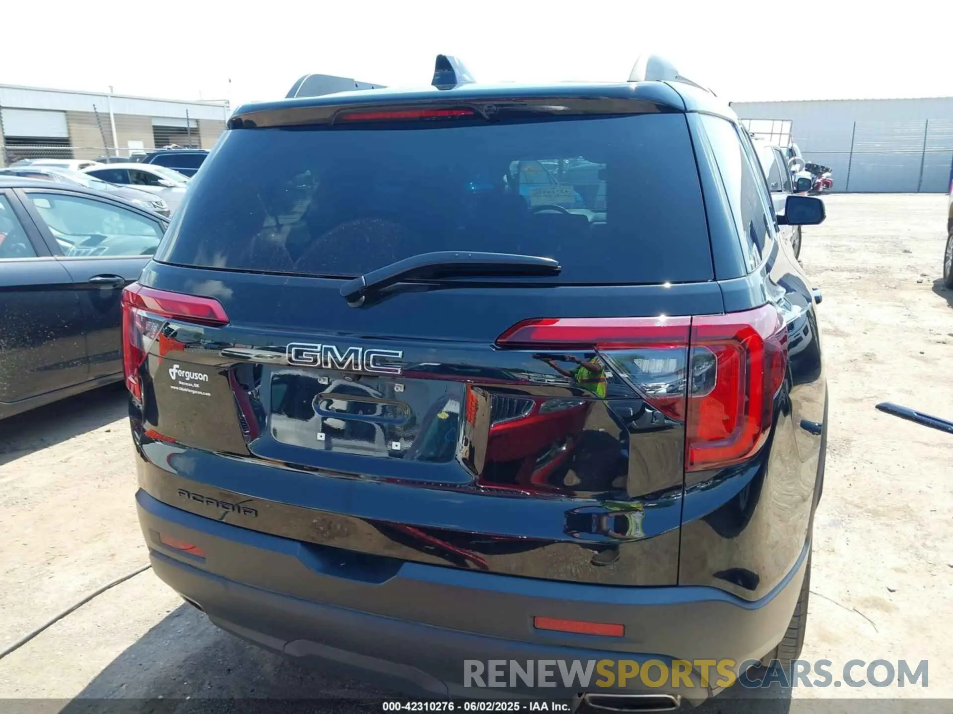 17 Photograph of a damaged car 1GKKNMLS1PZ258942 GMC ACADIA 2023