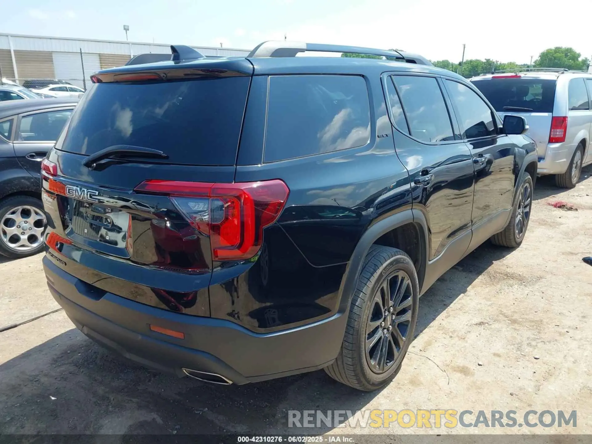 4 Photograph of a damaged car 1GKKNMLS1PZ258942 GMC ACADIA 2023