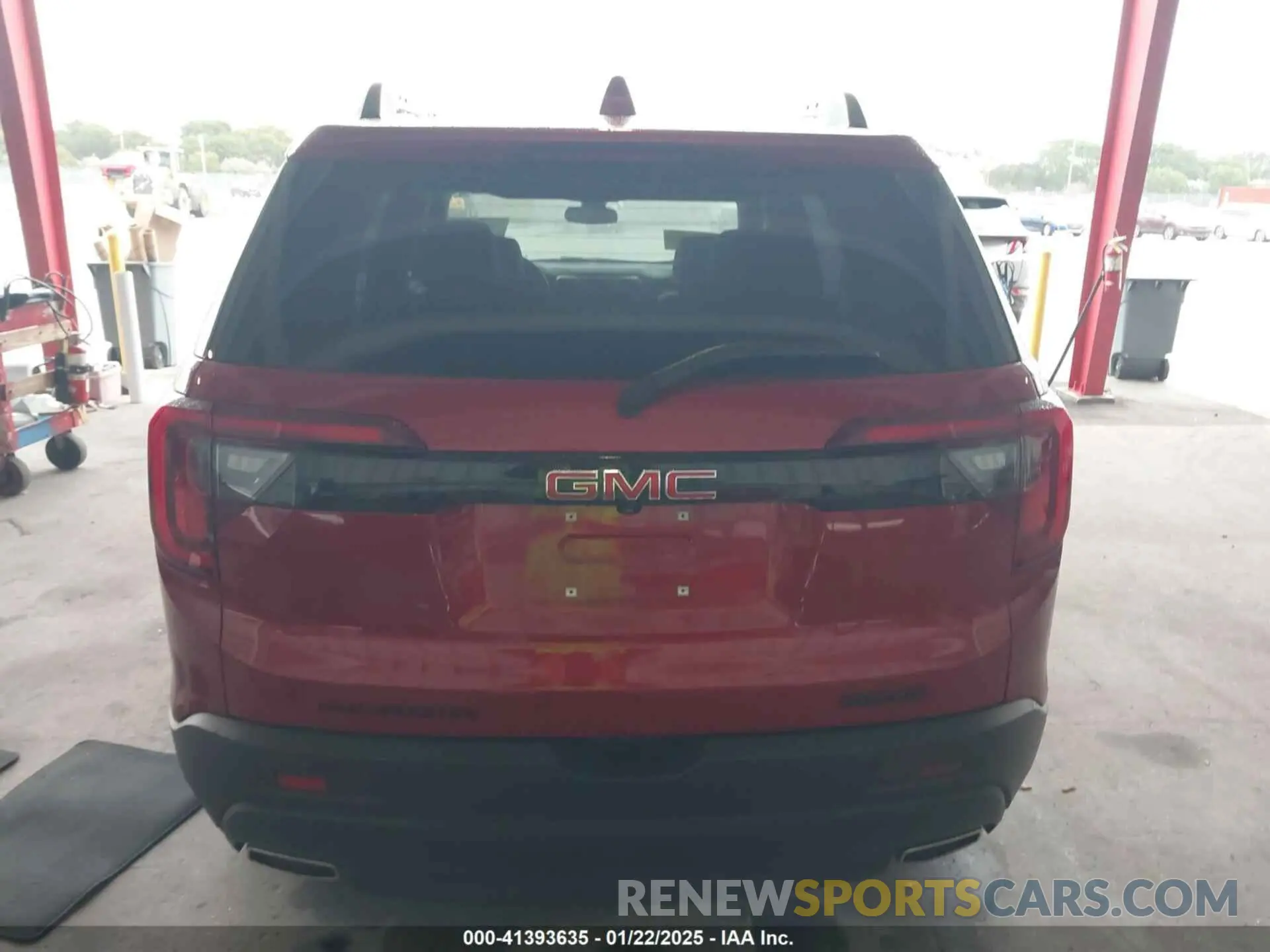 17 Photograph of a damaged car 1GKKNMLS4PZ174923 GMC ACADIA 2023