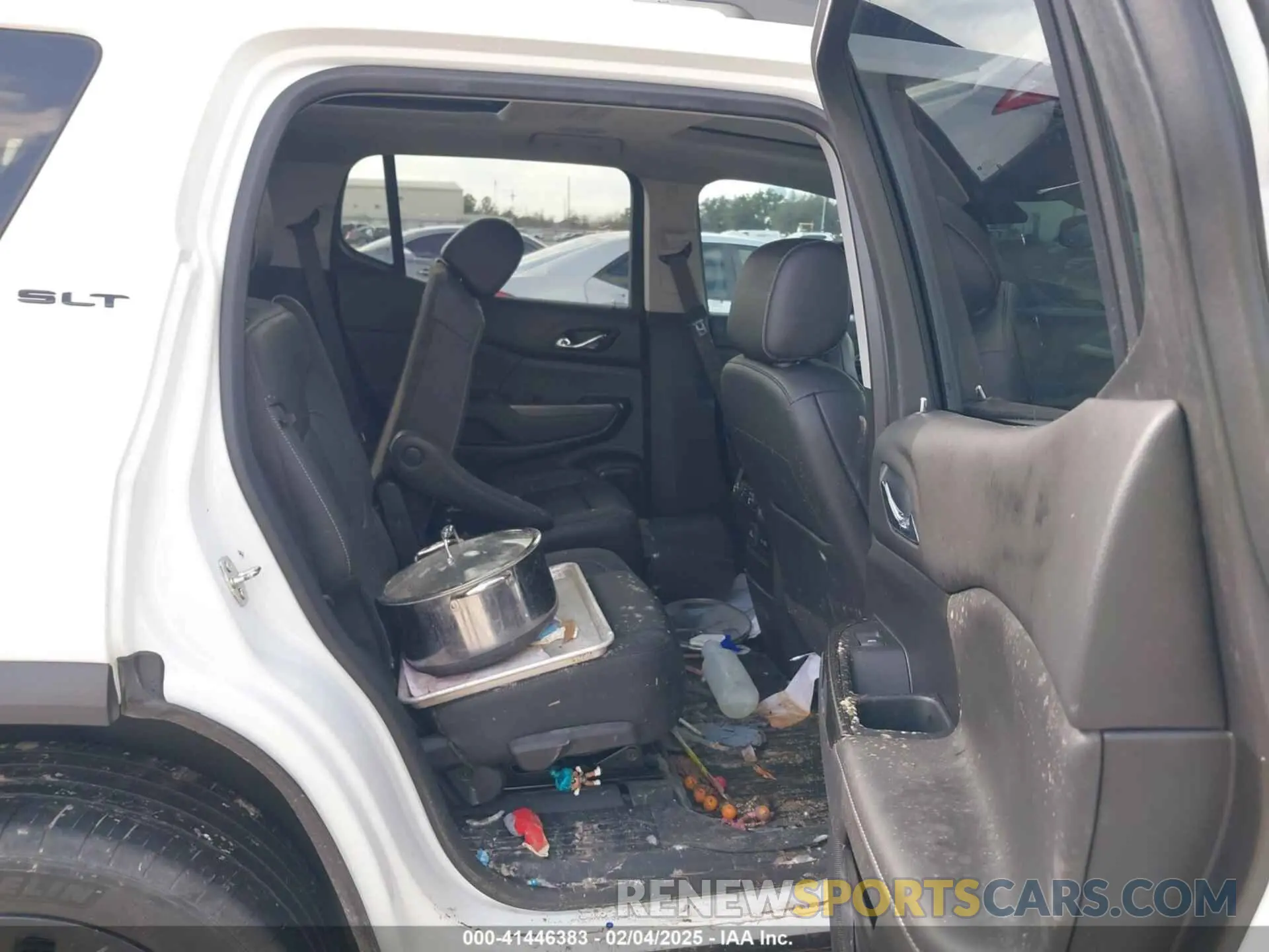 8 Photograph of a damaged car 1GKKNMLS7PZ189299 GMC ACADIA 2023