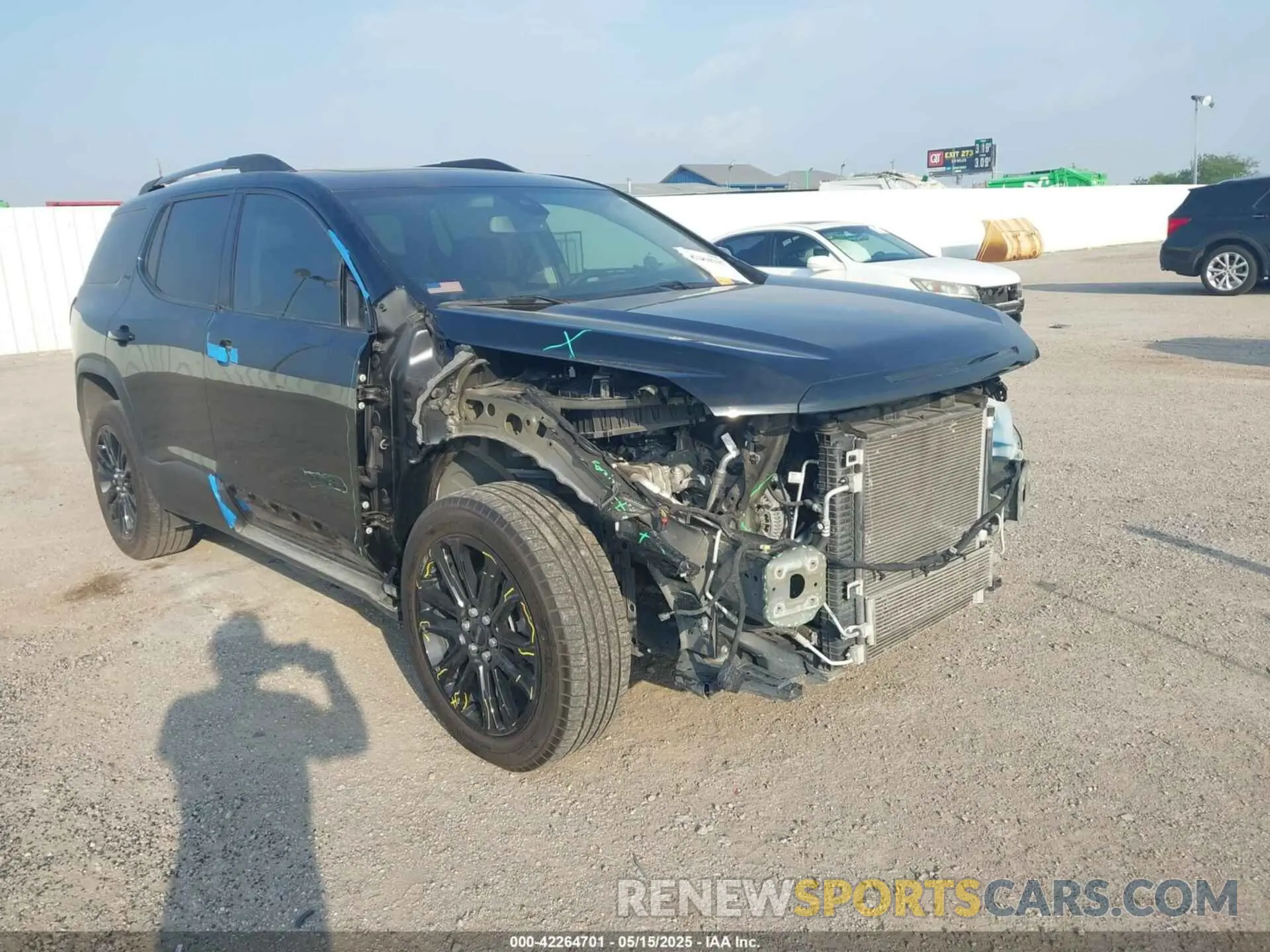 1 Photograph of a damaged car 1GKKNMLS8PZ253608 GMC ACADIA 2023