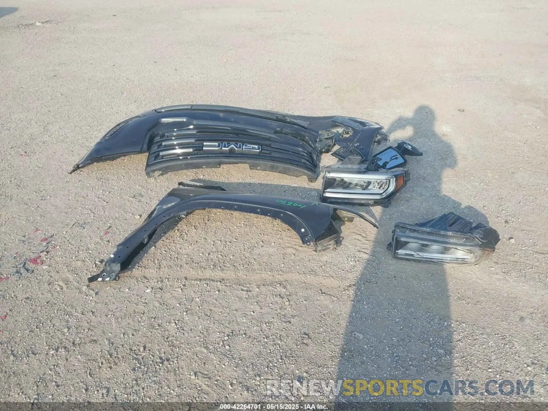 12 Photograph of a damaged car 1GKKNMLS8PZ253608 GMC ACADIA 2023