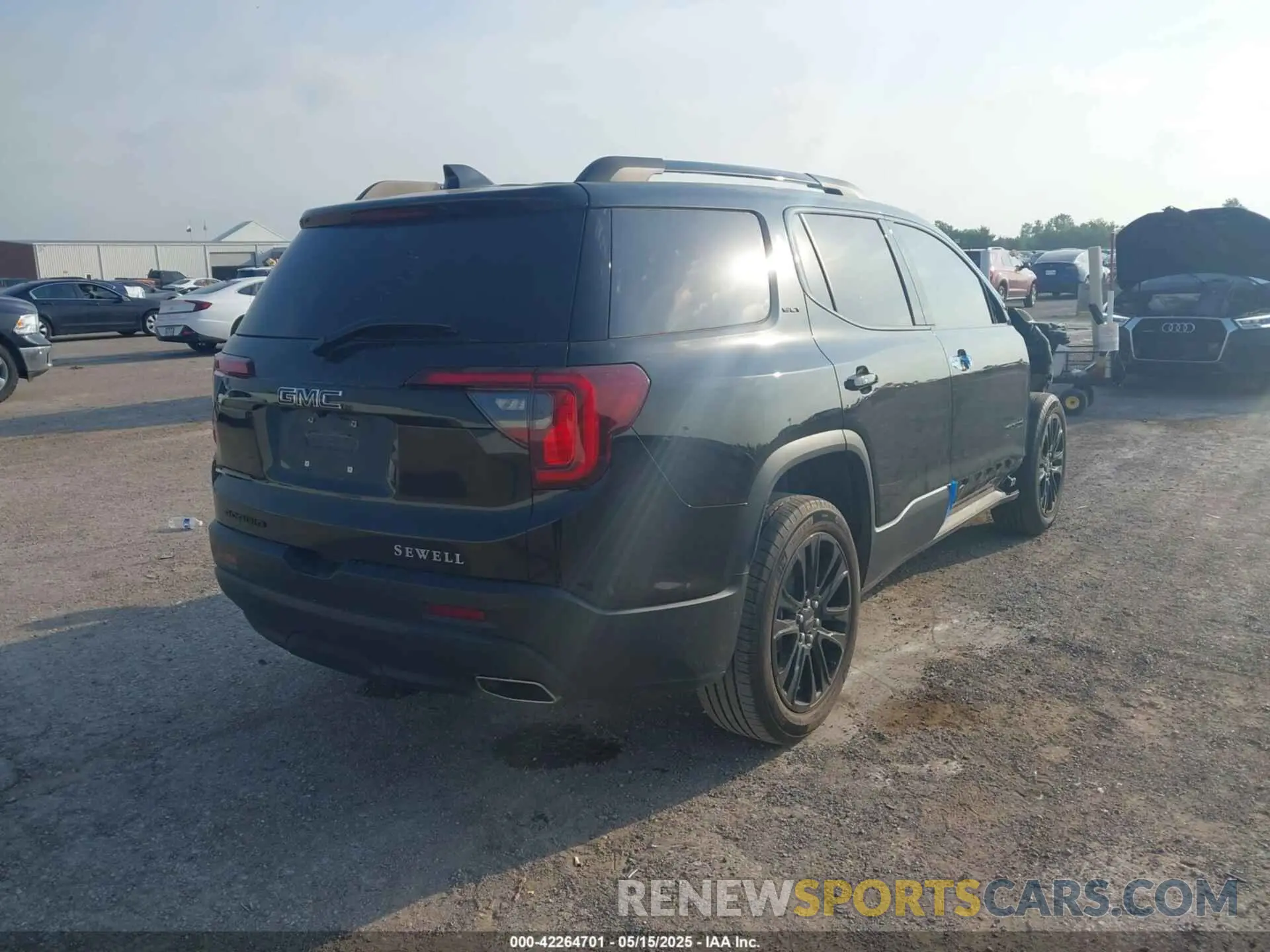4 Photograph of a damaged car 1GKKNMLS8PZ253608 GMC ACADIA 2023