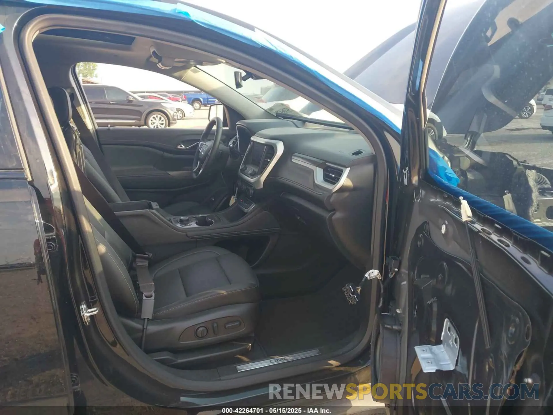 5 Photograph of a damaged car 1GKKNMLS8PZ253608 GMC ACADIA 2023