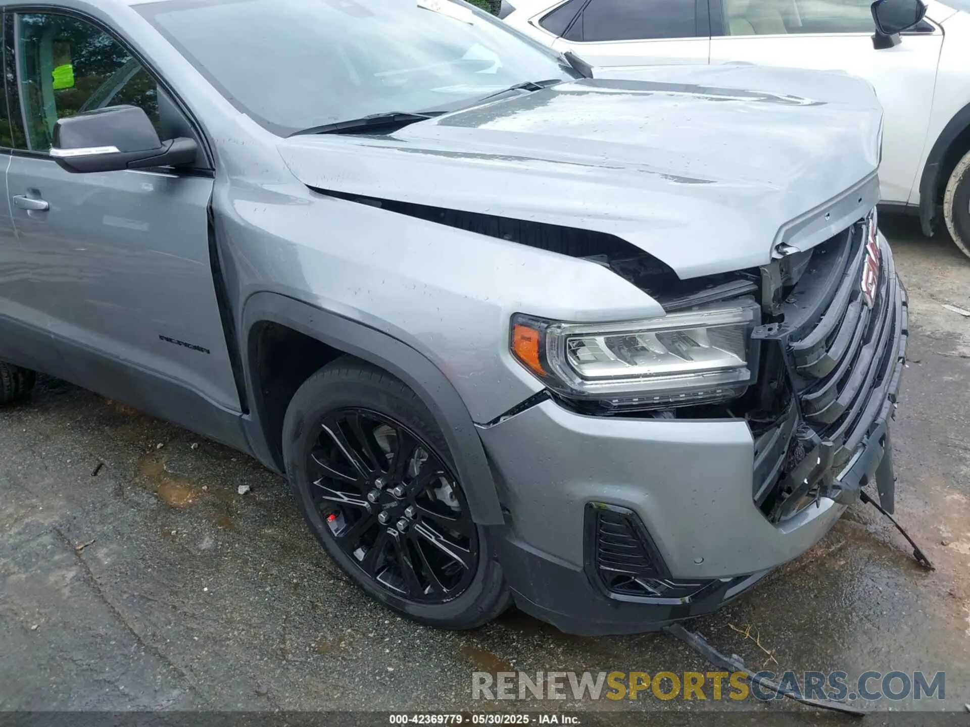 17 Photograph of a damaged car 1GKKNMLS9PZ143554 GMC ACADIA 2023
