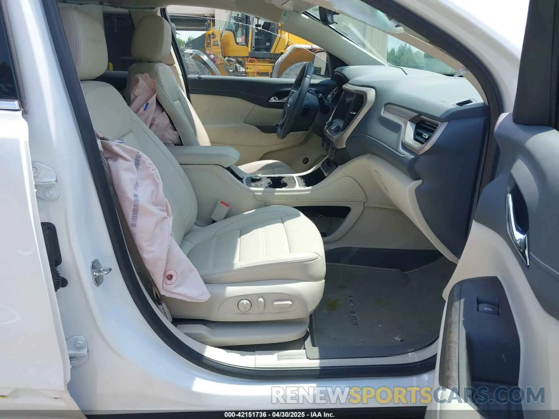 5 Photograph of a damaged car 1GKKNPLS2PZ222680 GMC ACADIA 2023