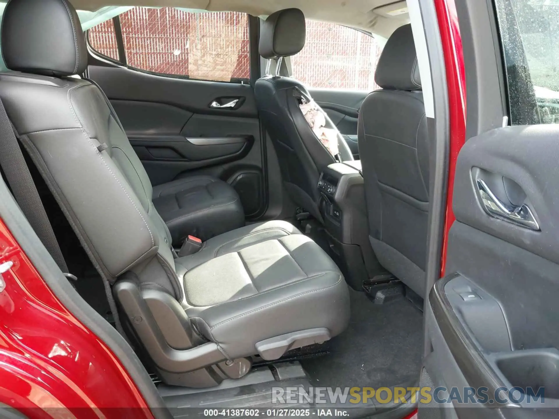 8 Photograph of a damaged car 1GKKNUL40PZ167839 GMC ACADIA 2023