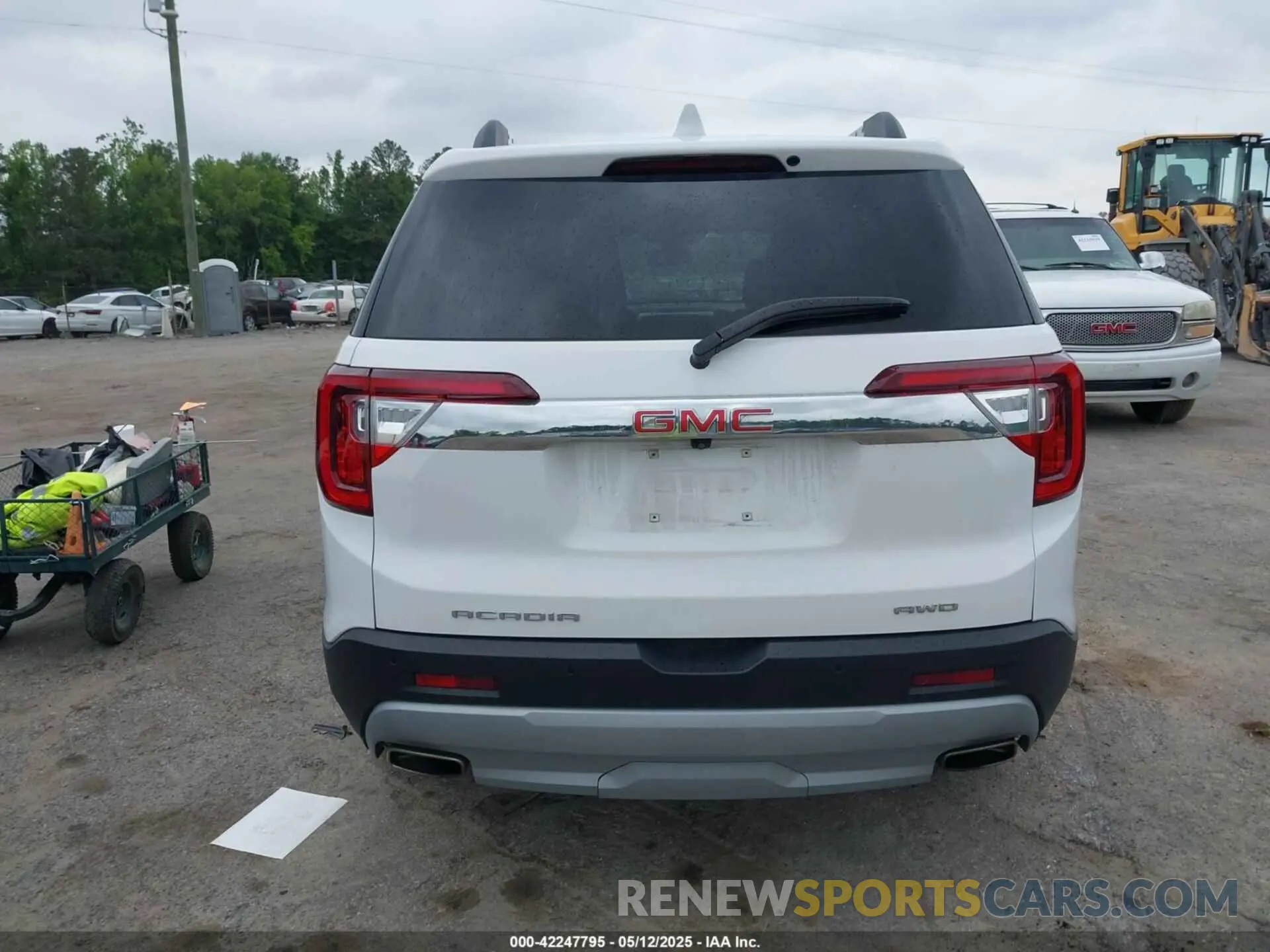16 Photograph of a damaged car 1GKKNUL41PZ211685 GMC ACADIA 2023