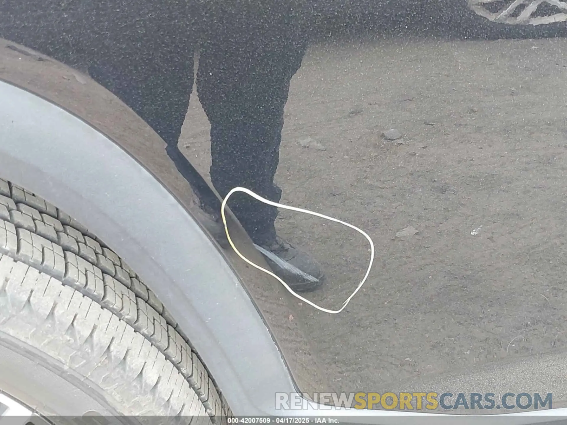 17 Photograph of a damaged car 1GKKNUL43PZ153188 GMC ACADIA 2023