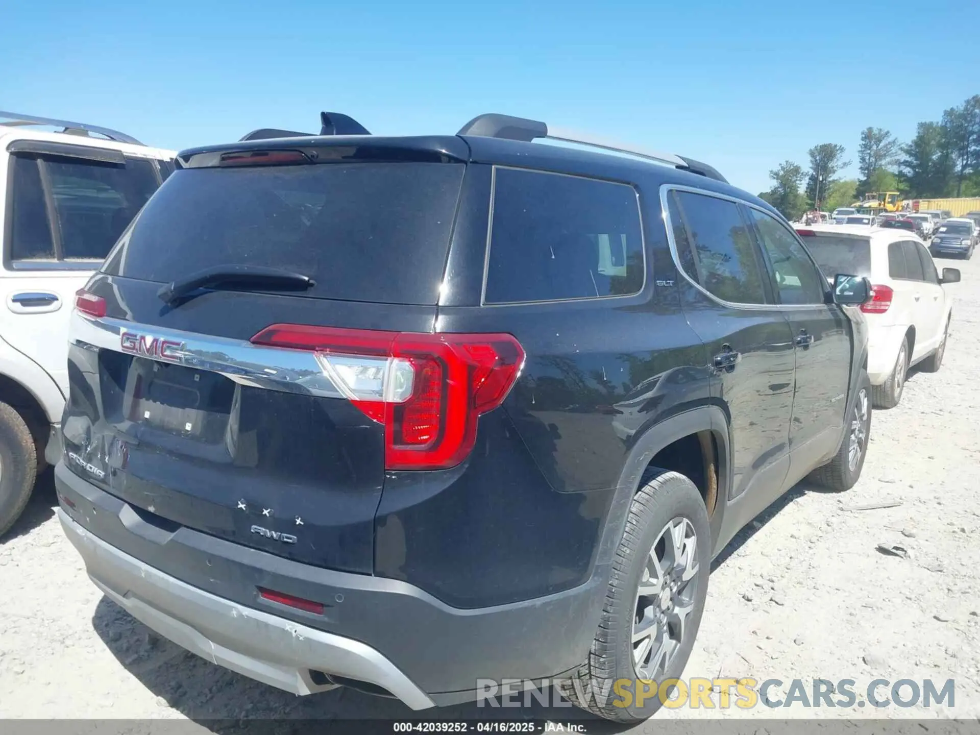 4 Photograph of a damaged car 1GKKNUL44PZ187429 GMC ACADIA 2023