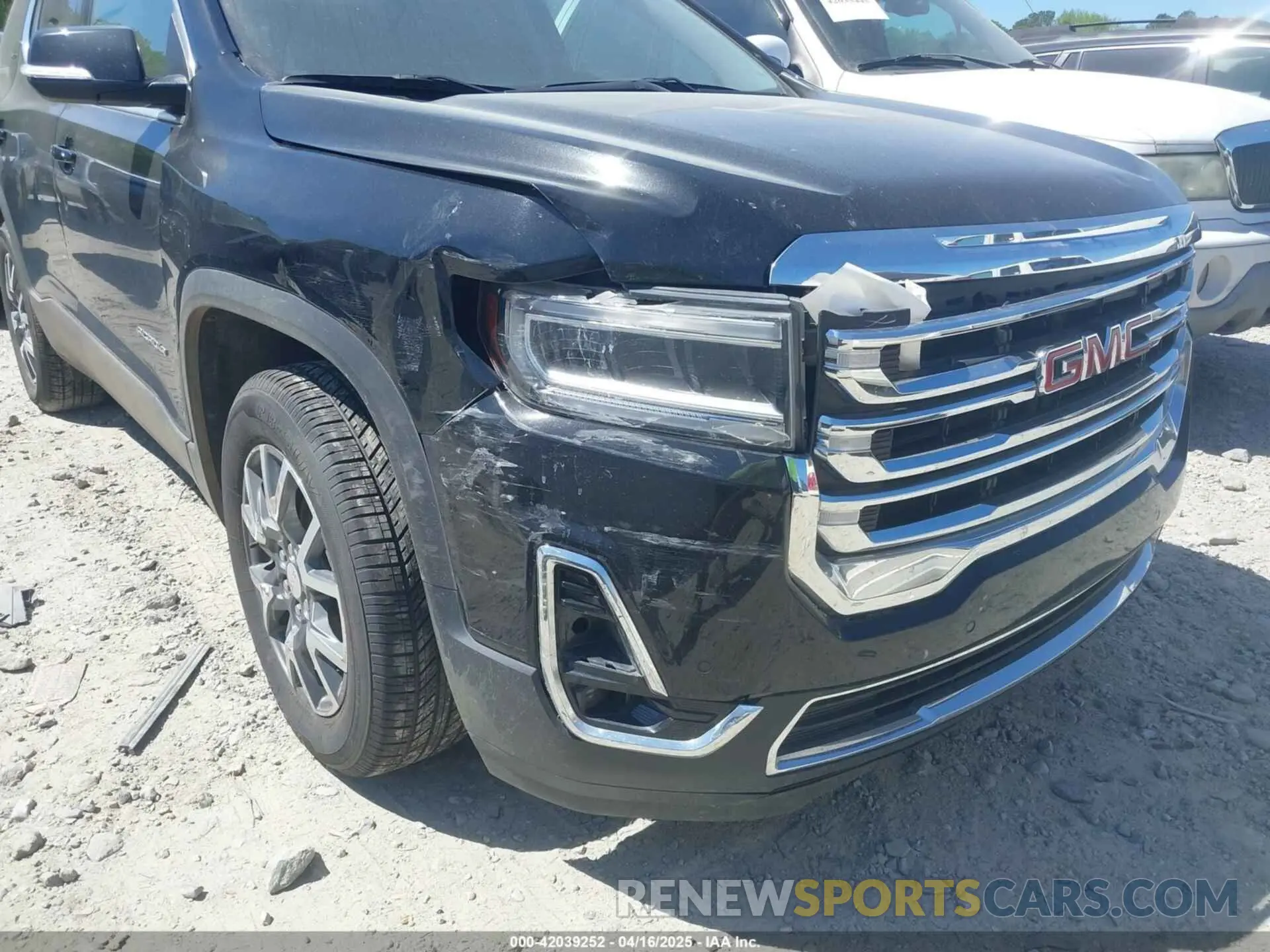 6 Photograph of a damaged car 1GKKNUL44PZ187429 GMC ACADIA 2023