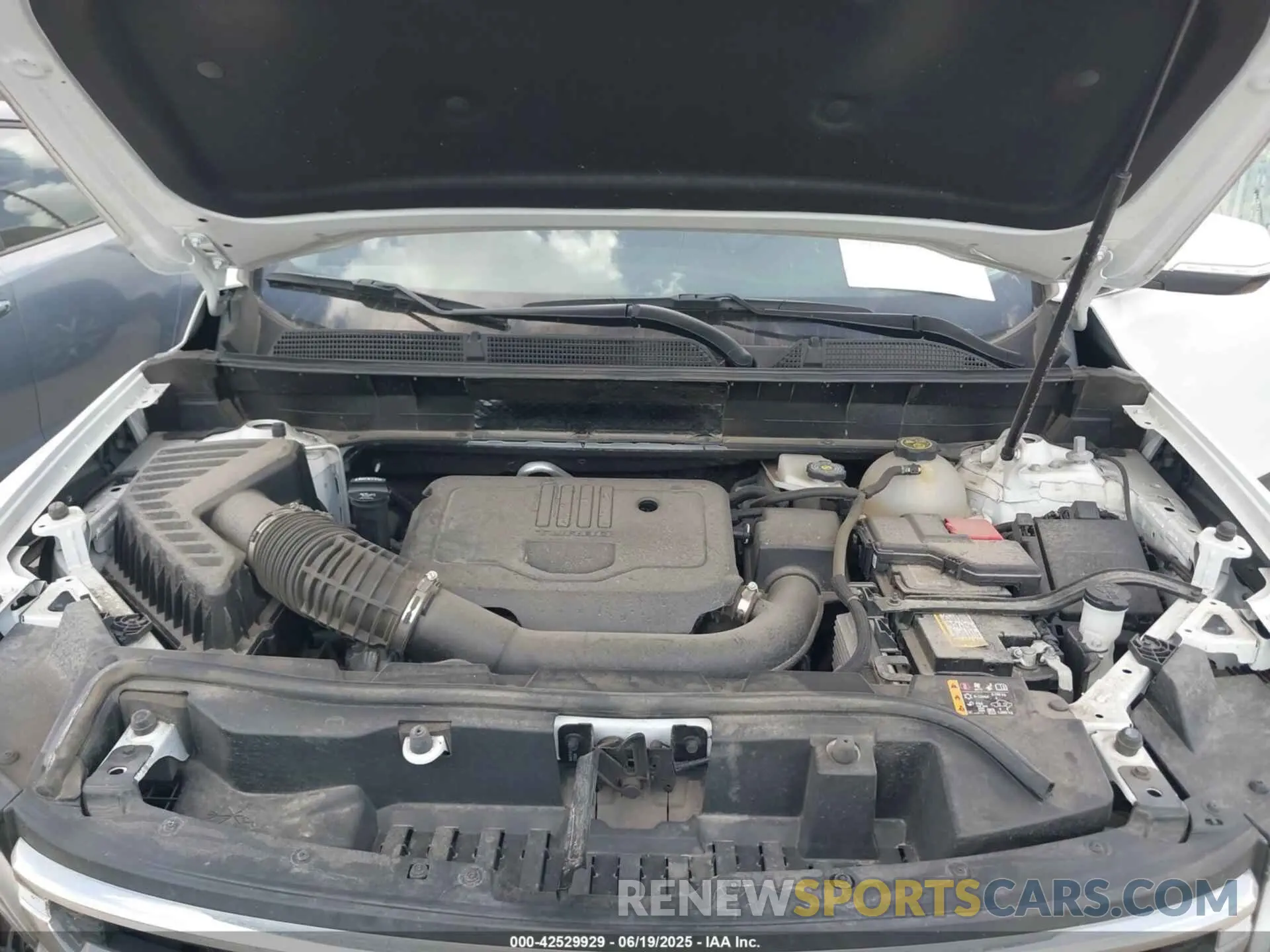 10 Photograph of a damaged car 1GKKNUL45PZ201984 GMC ACADIA 2023