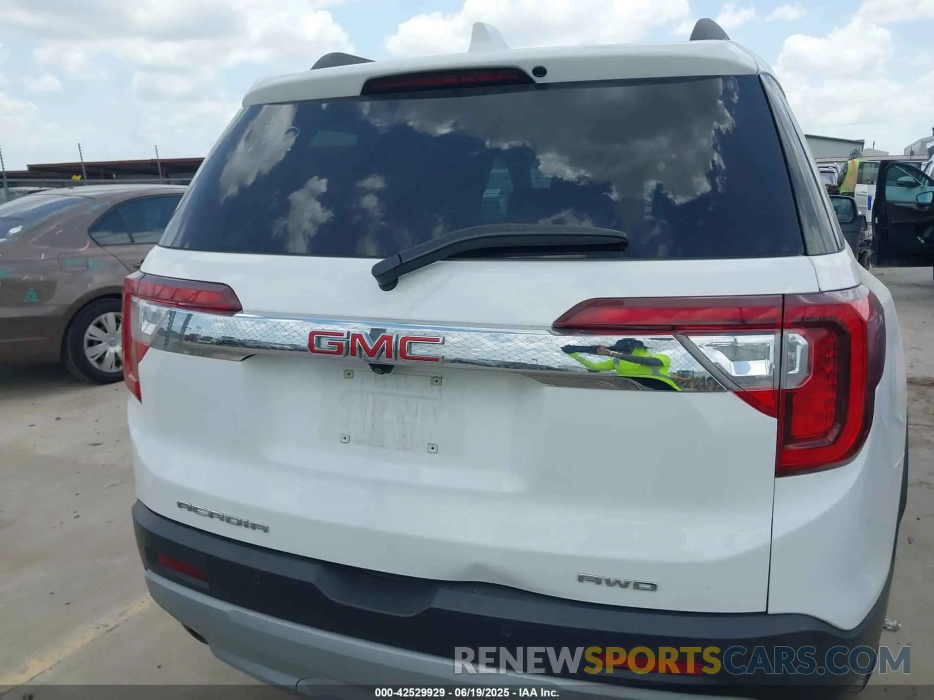 16 Photograph of a damaged car 1GKKNUL45PZ201984 GMC ACADIA 2023