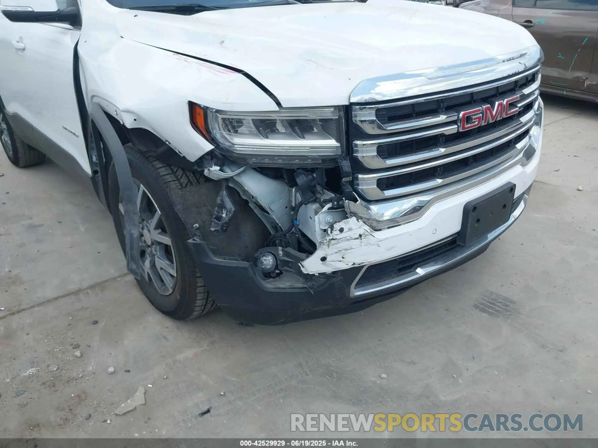 6 Photograph of a damaged car 1GKKNUL45PZ201984 GMC ACADIA 2023