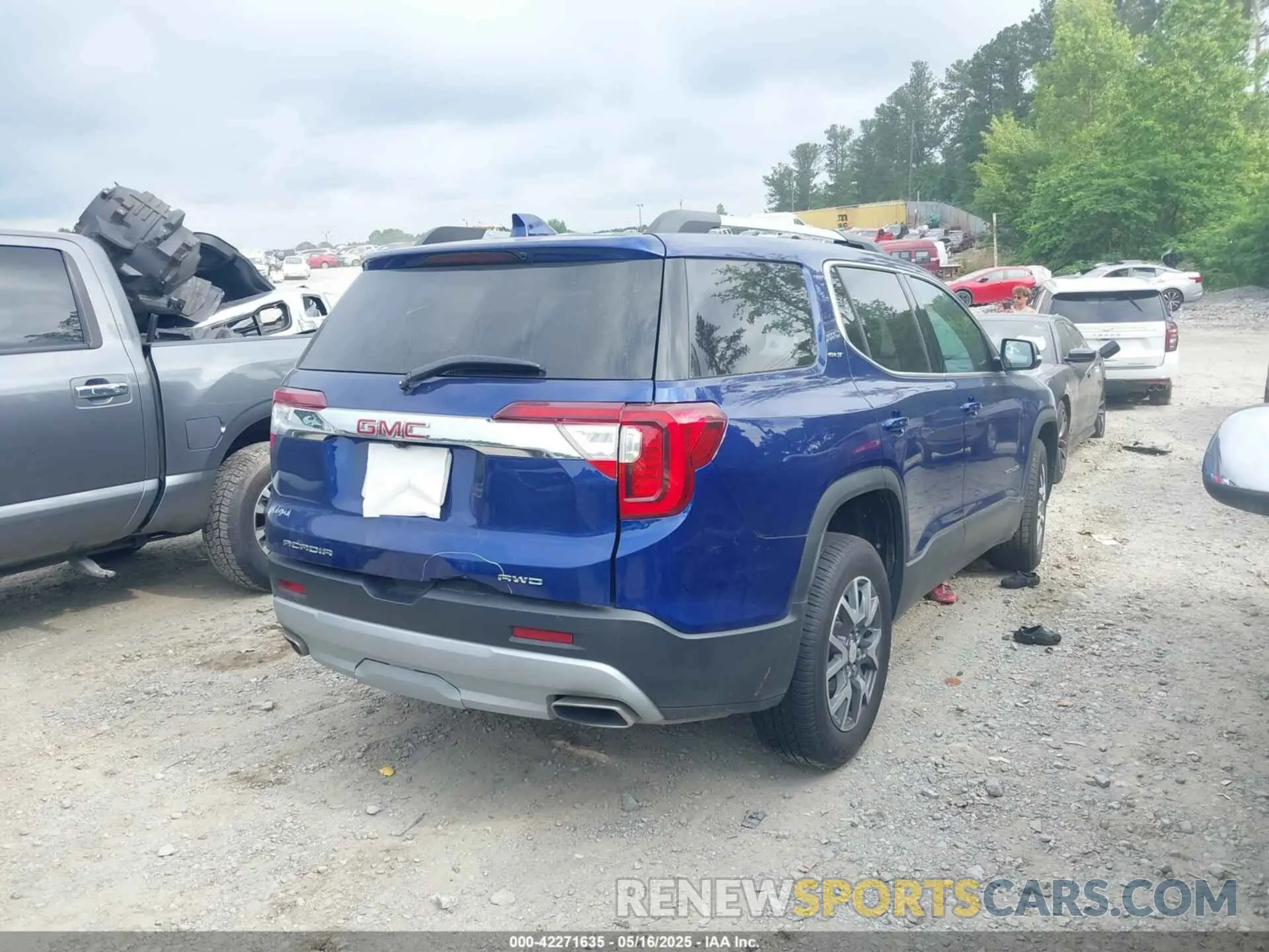 4 Photograph of a damaged car 1GKKNUL45PZ234113 GMC ACADIA 2023