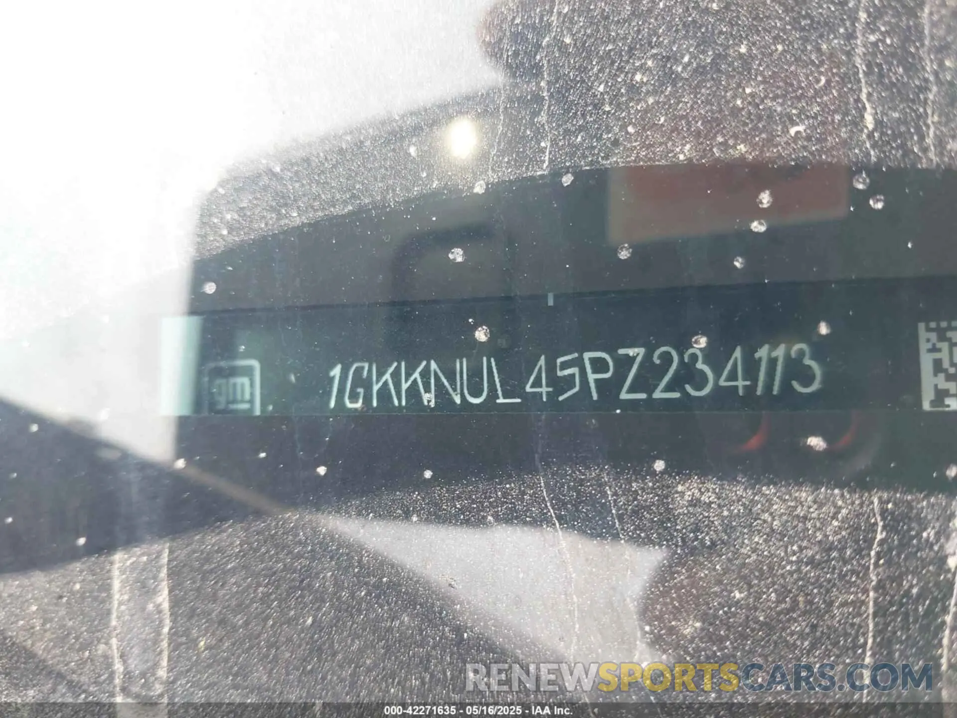 9 Photograph of a damaged car 1GKKNUL45PZ234113 GMC ACADIA 2023