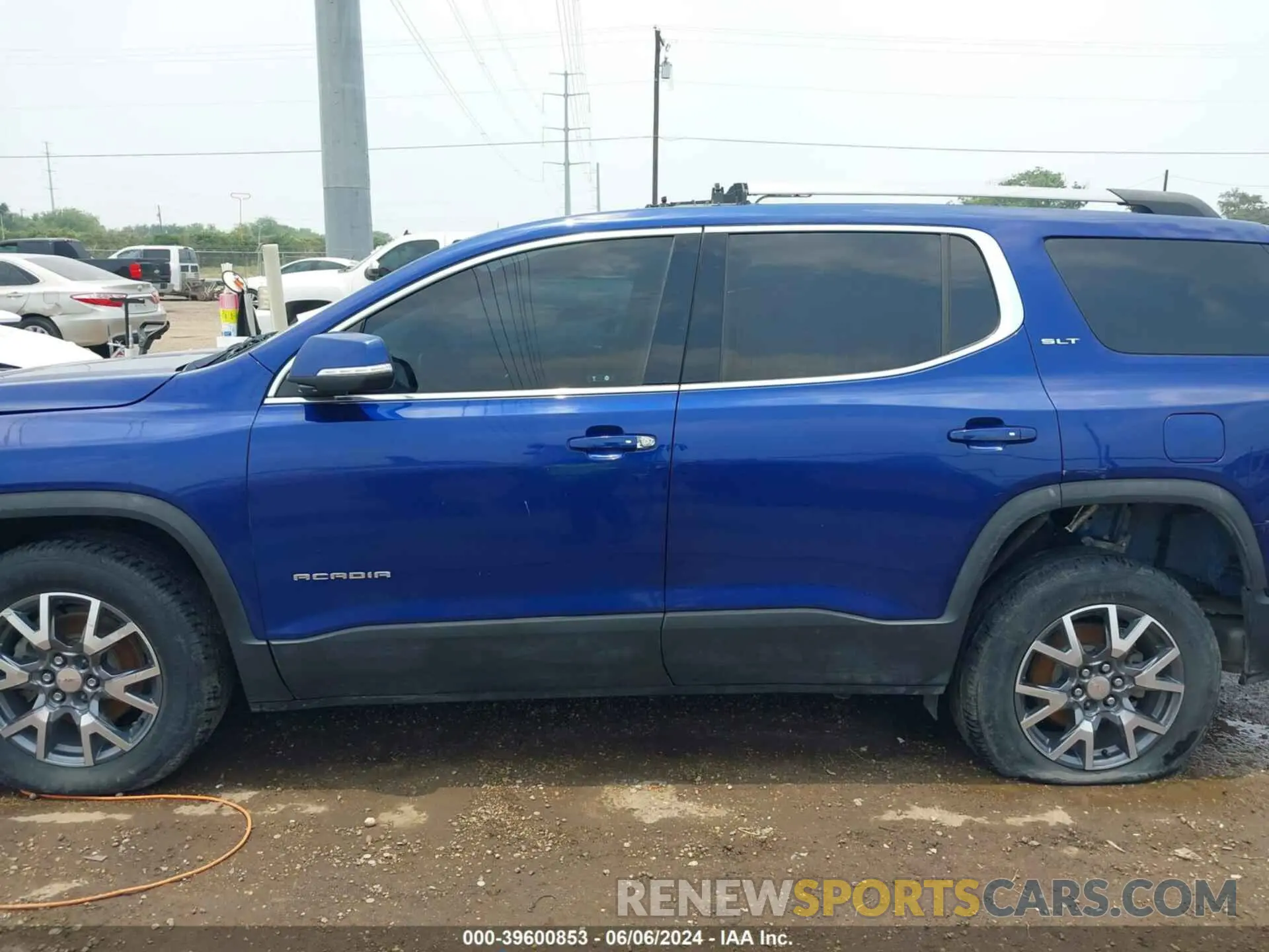 13 Photograph of a damaged car 1GKKNUL47PZ113289 GMC ACADIA 2023