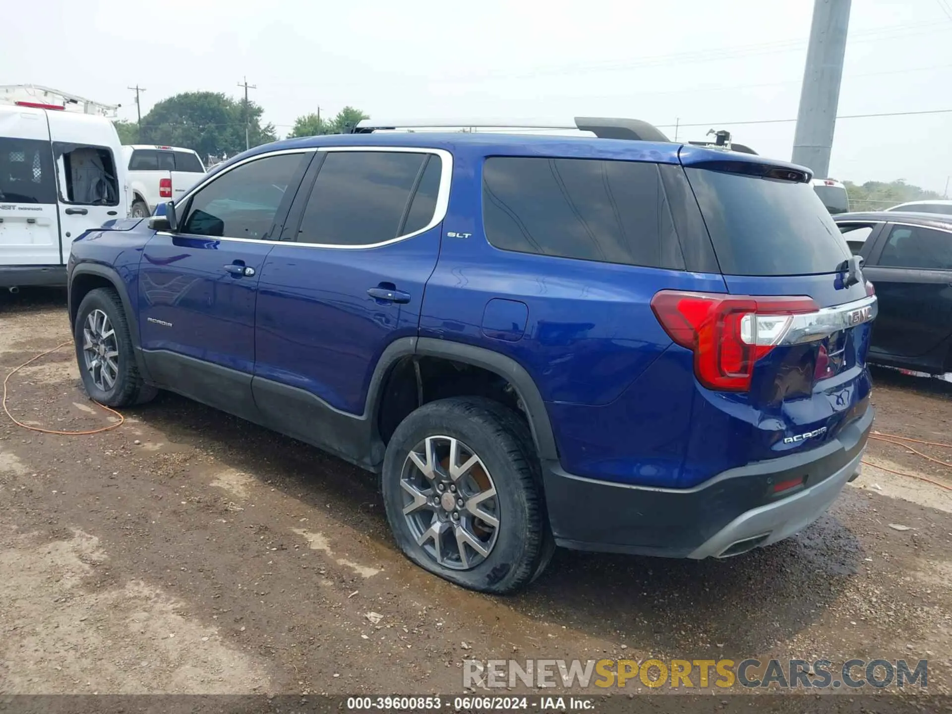 3 Photograph of a damaged car 1GKKNUL47PZ113289 GMC ACADIA 2023