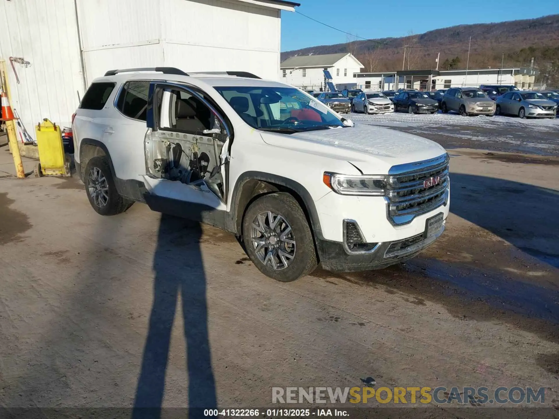 1 Photograph of a damaged car 1GKKNUL47PZ205518 GMC ACADIA 2023