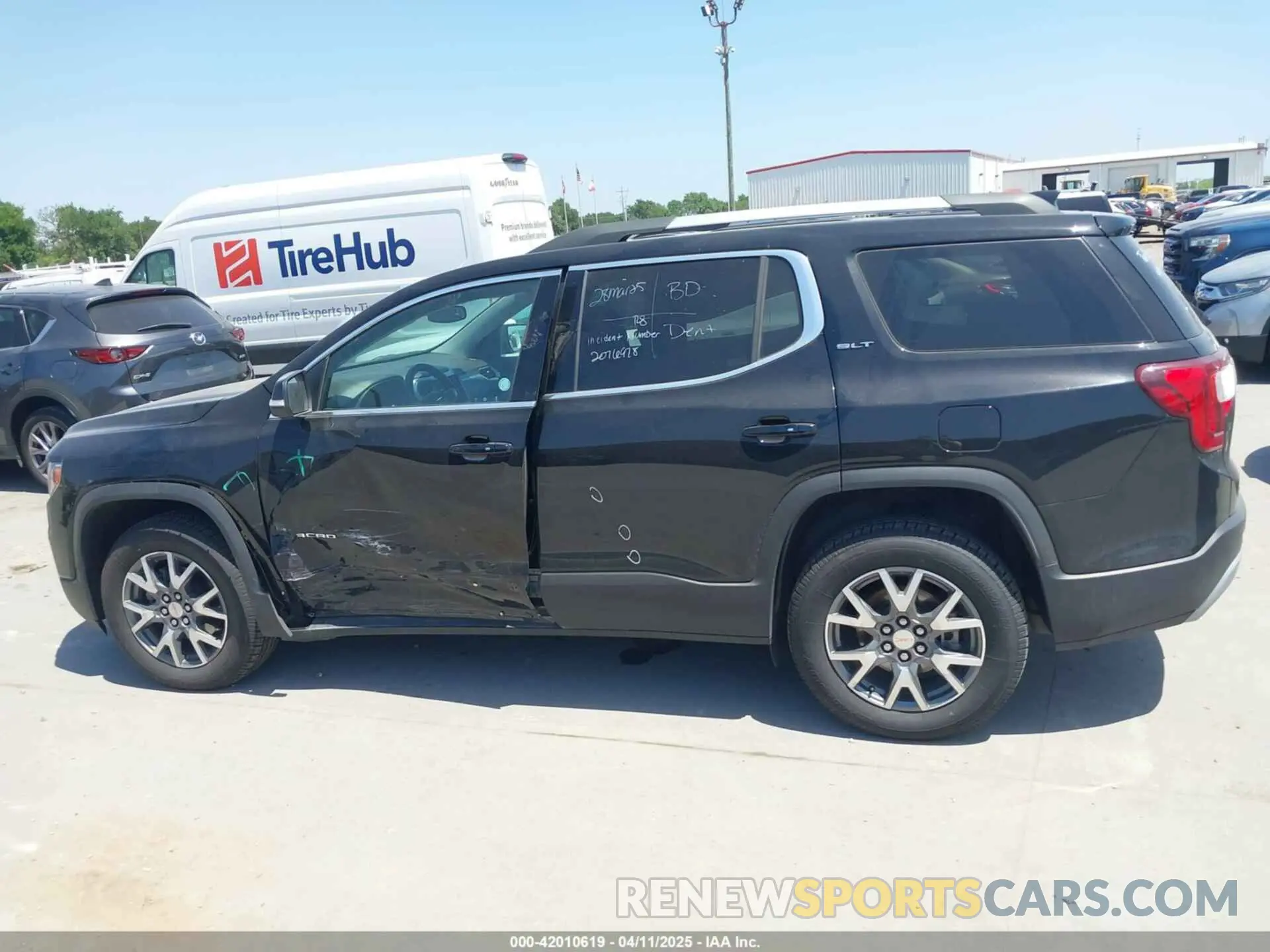 14 Photograph of a damaged car 1GKKNUL48PZ184565 GMC ACADIA 2023