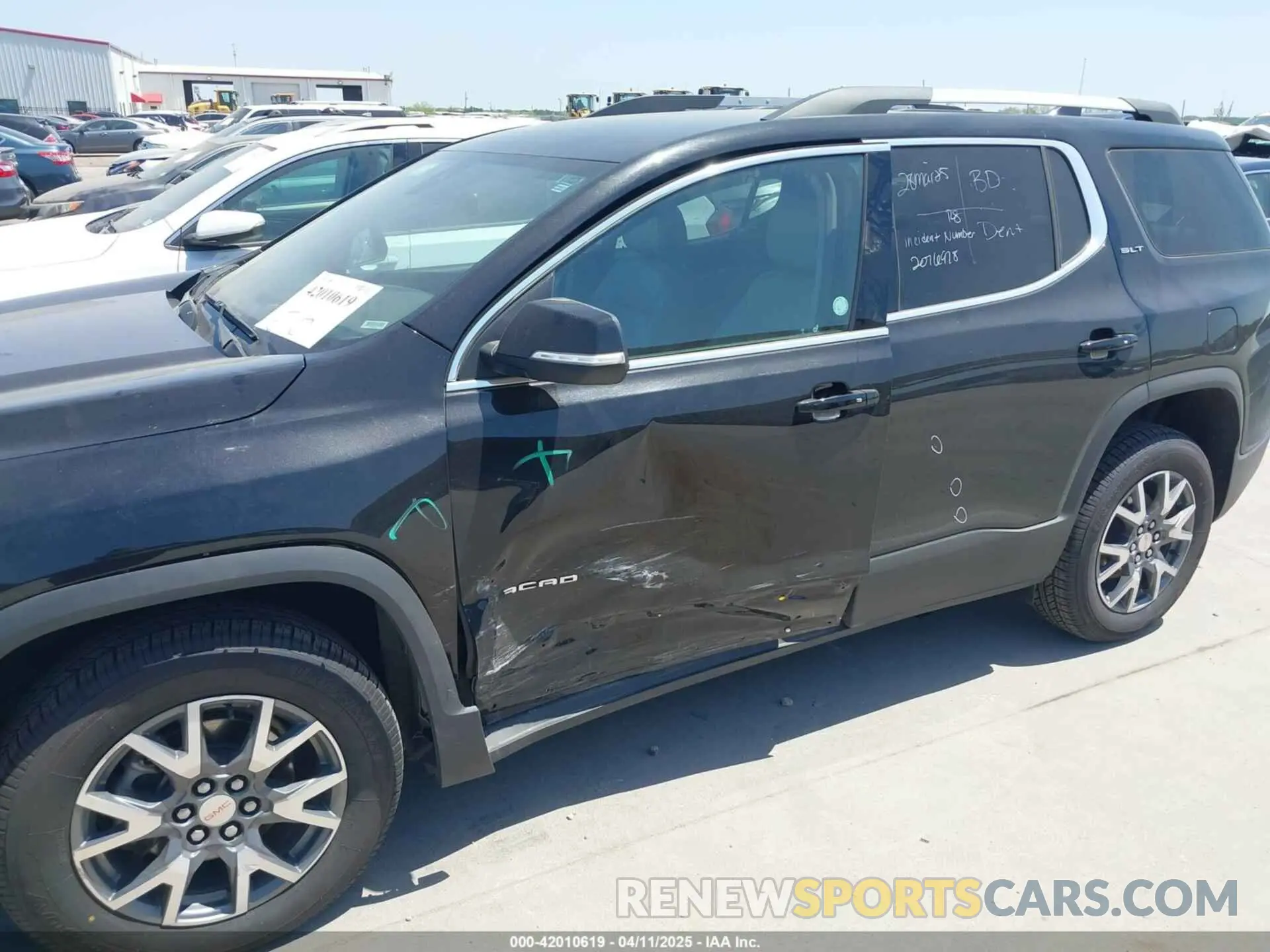 6 Photograph of a damaged car 1GKKNUL48PZ184565 GMC ACADIA 2023